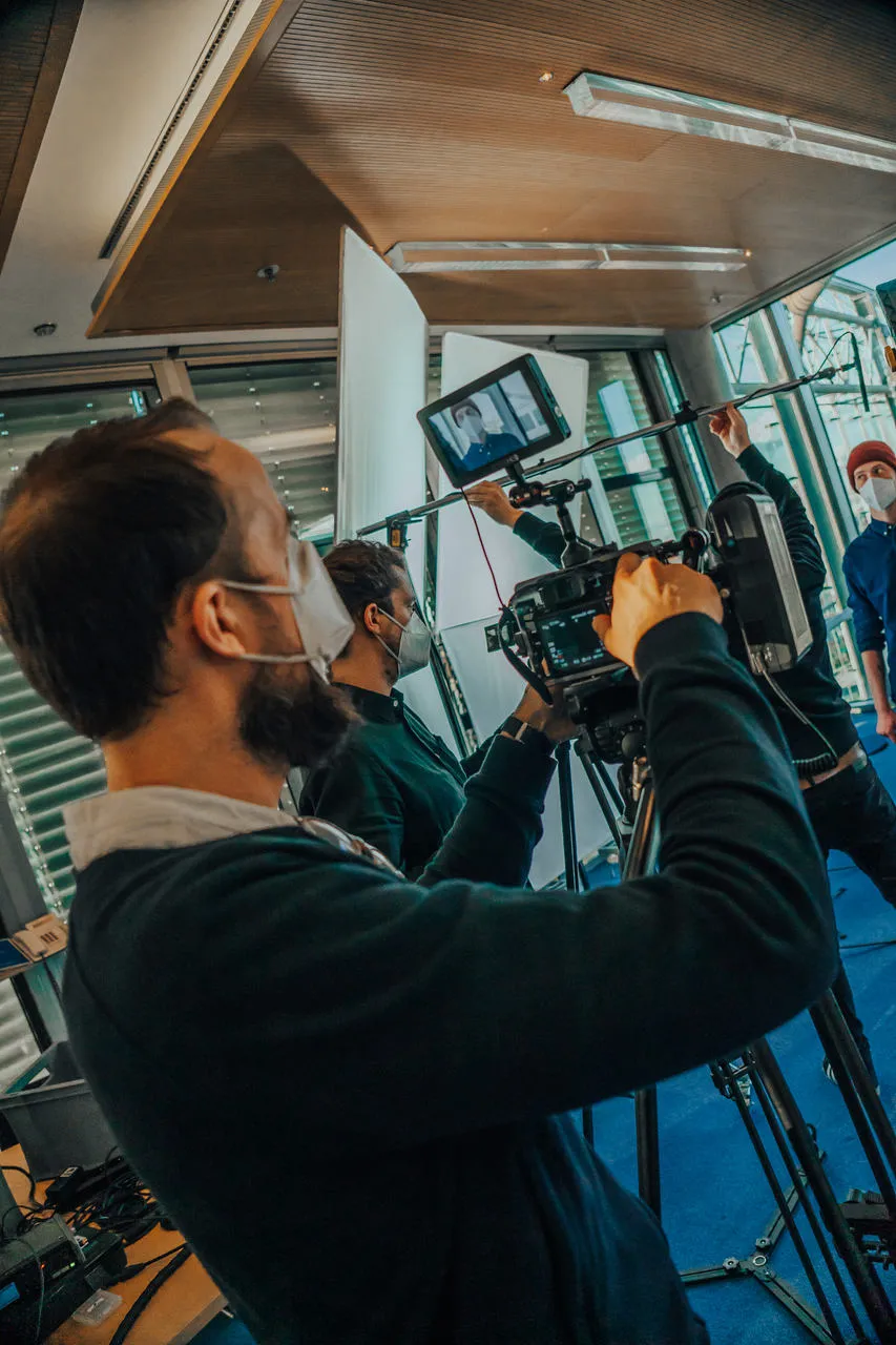 Jonas und Pascal am Set mit Masken