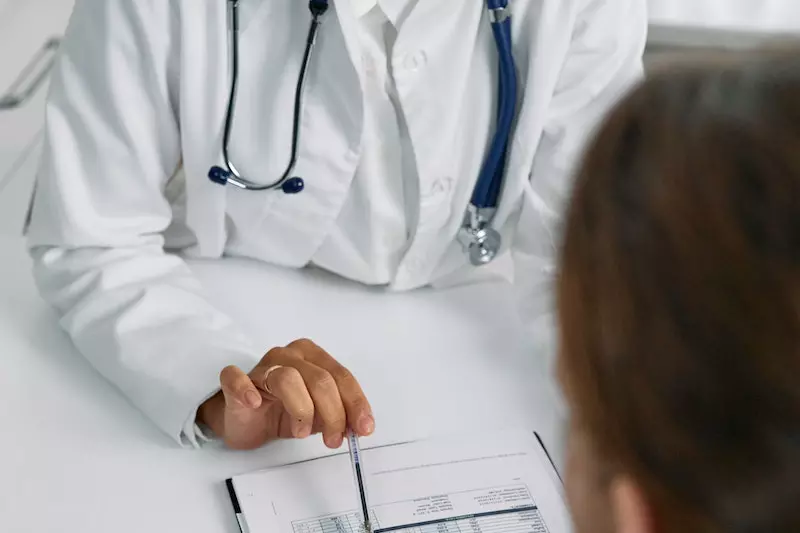 A Doctor is giving receipt