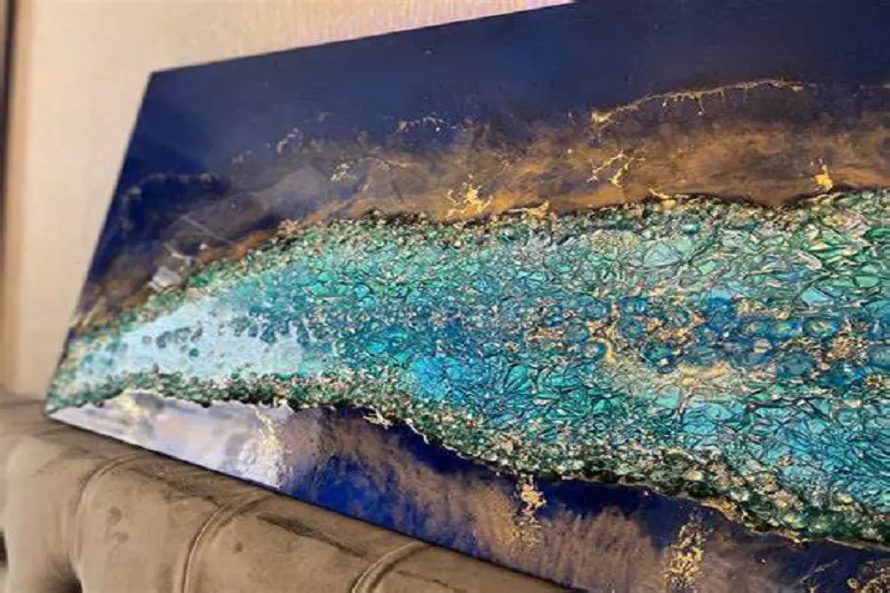 A rasin art is shown in the image