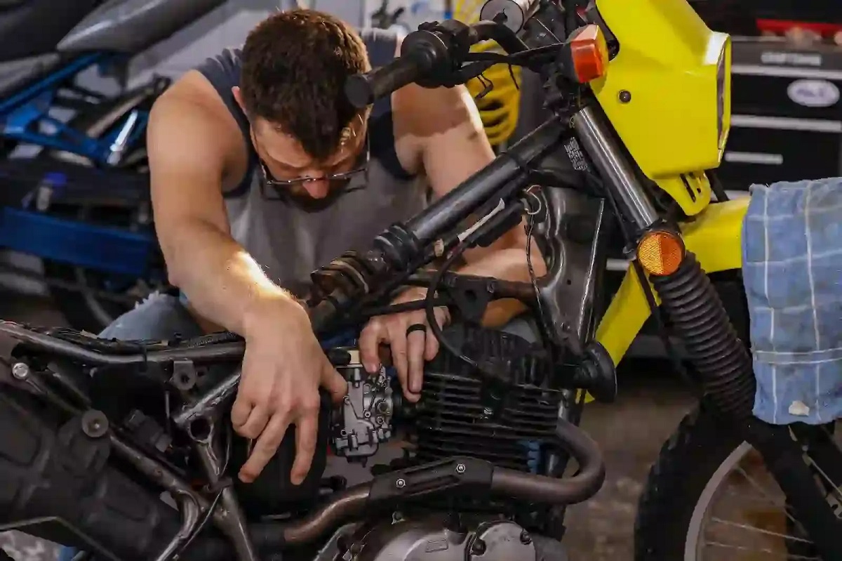 Repairing Scooters and Motorbikes by the man 