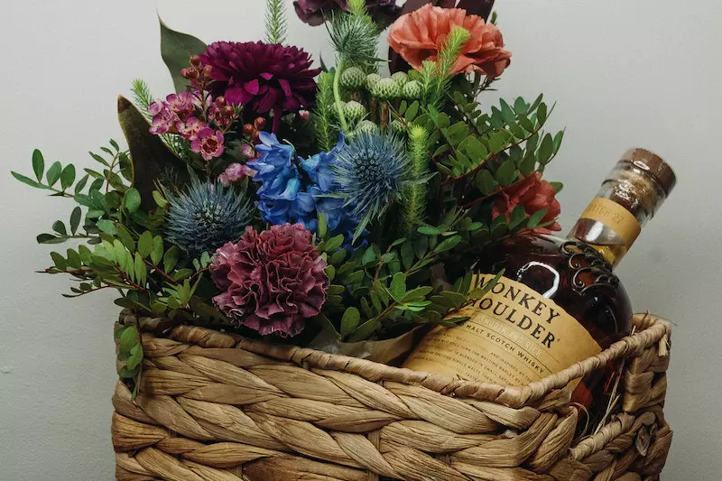 A bucket of gift on the table