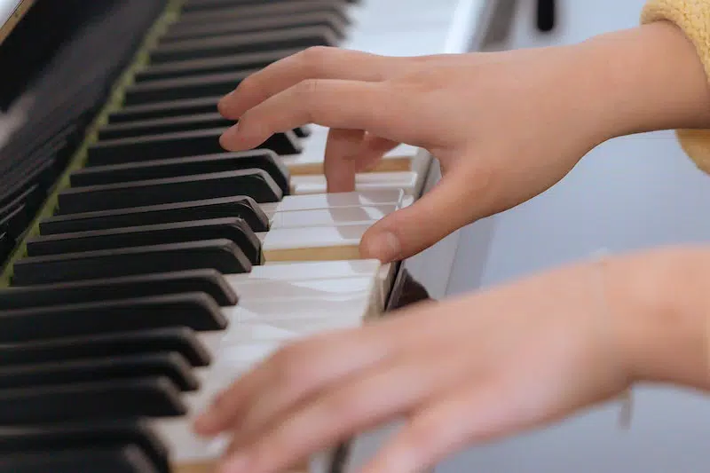 A kid playing piano 