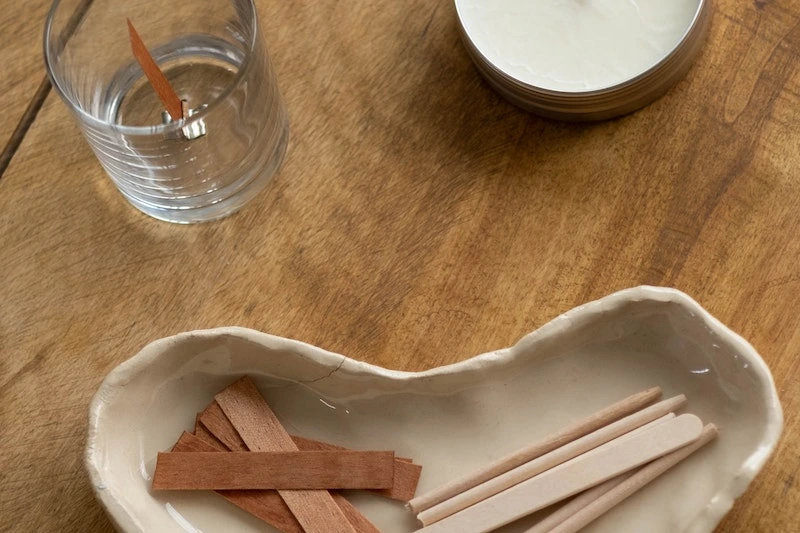 A candle is placed on an glass bowl 