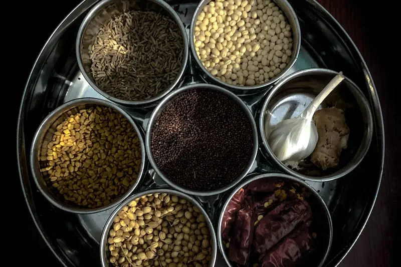 All types of masalas are placed in the tiffin