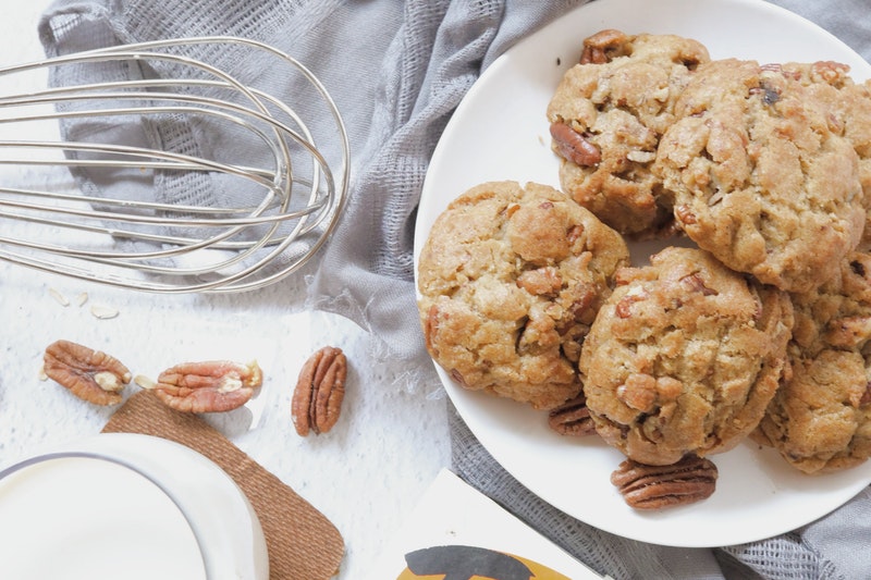 Cookies are placed on a plate