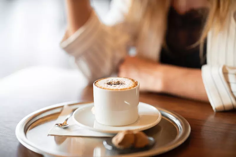 A cup of tea on the plate is shown on the display