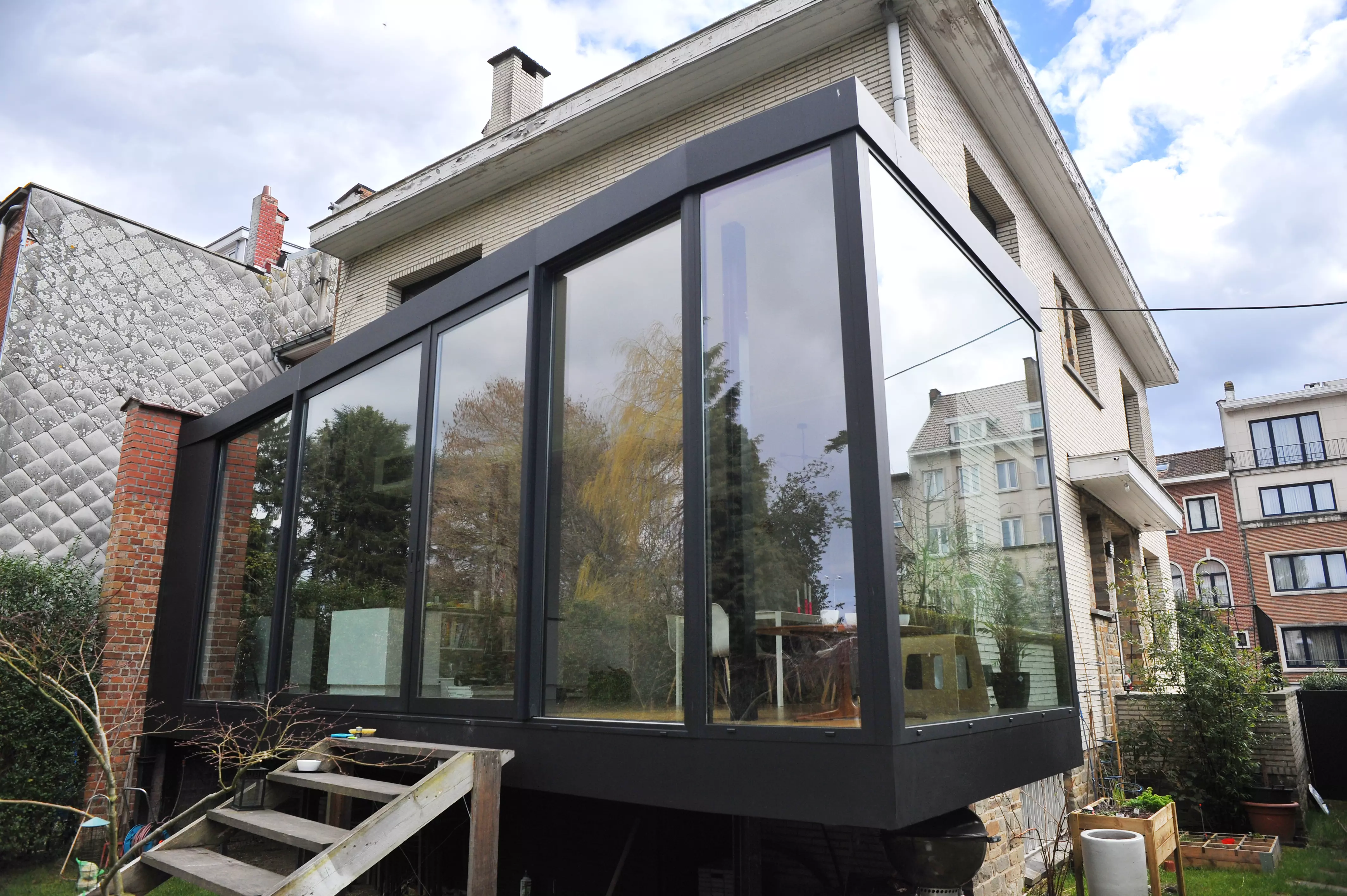 Construction d'une annexe lumineuse et moderne à Ganshoren