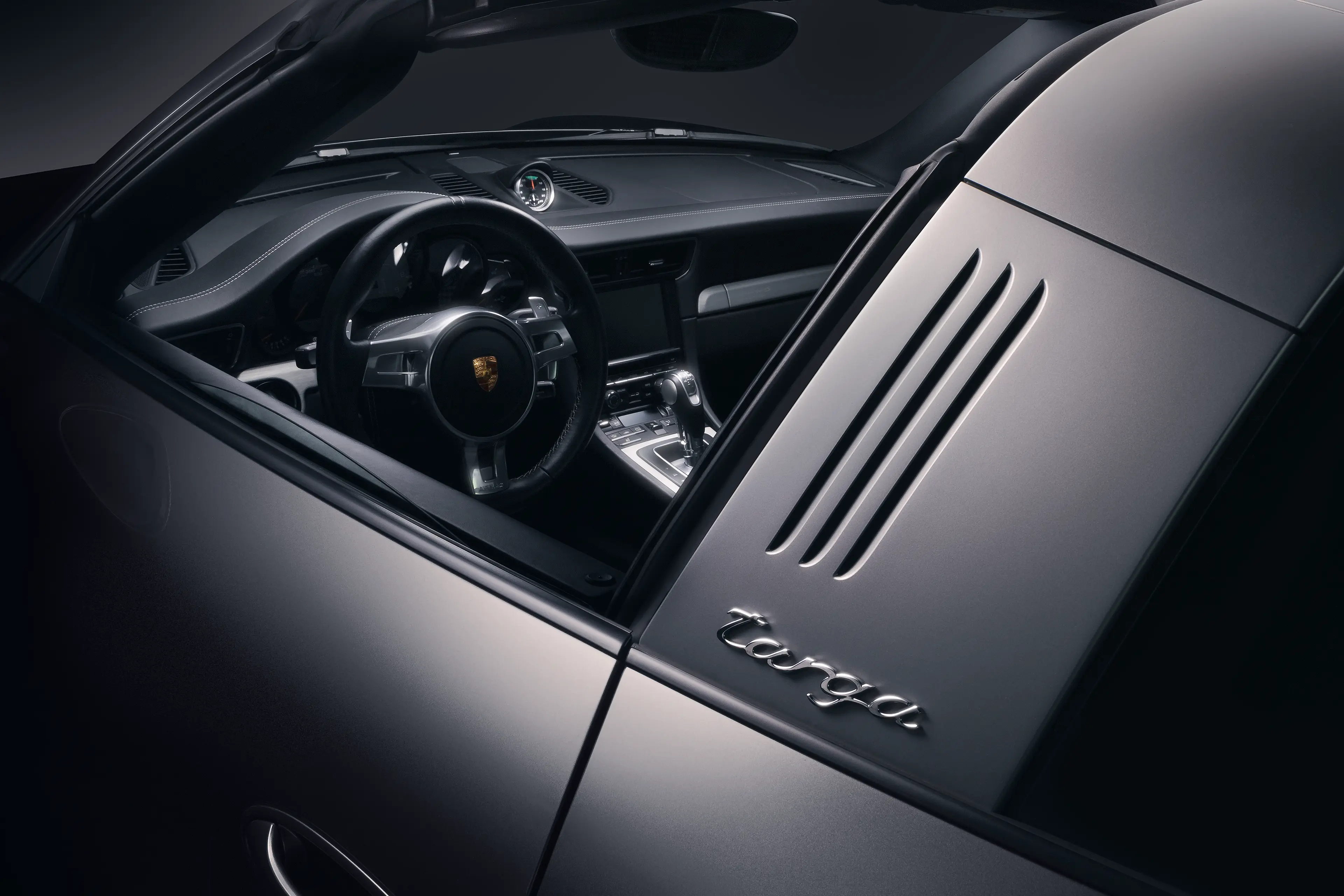 Arceau et habitacle d'une Porsche 911 991 Targa grise avec la technique FDL