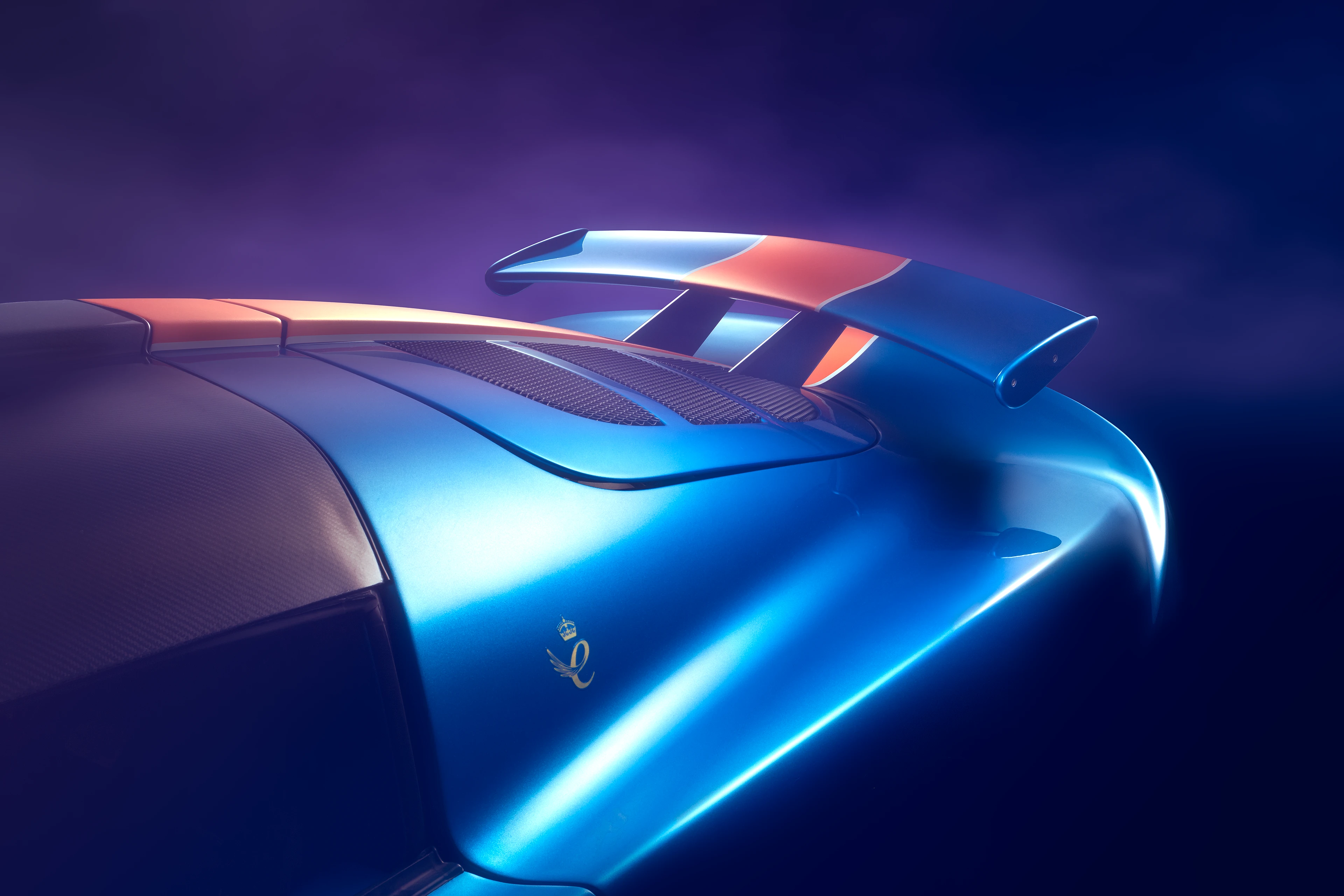 Aileron arrière d'une Lotus Exige S2 bleue à bande orange avec la technique FDL