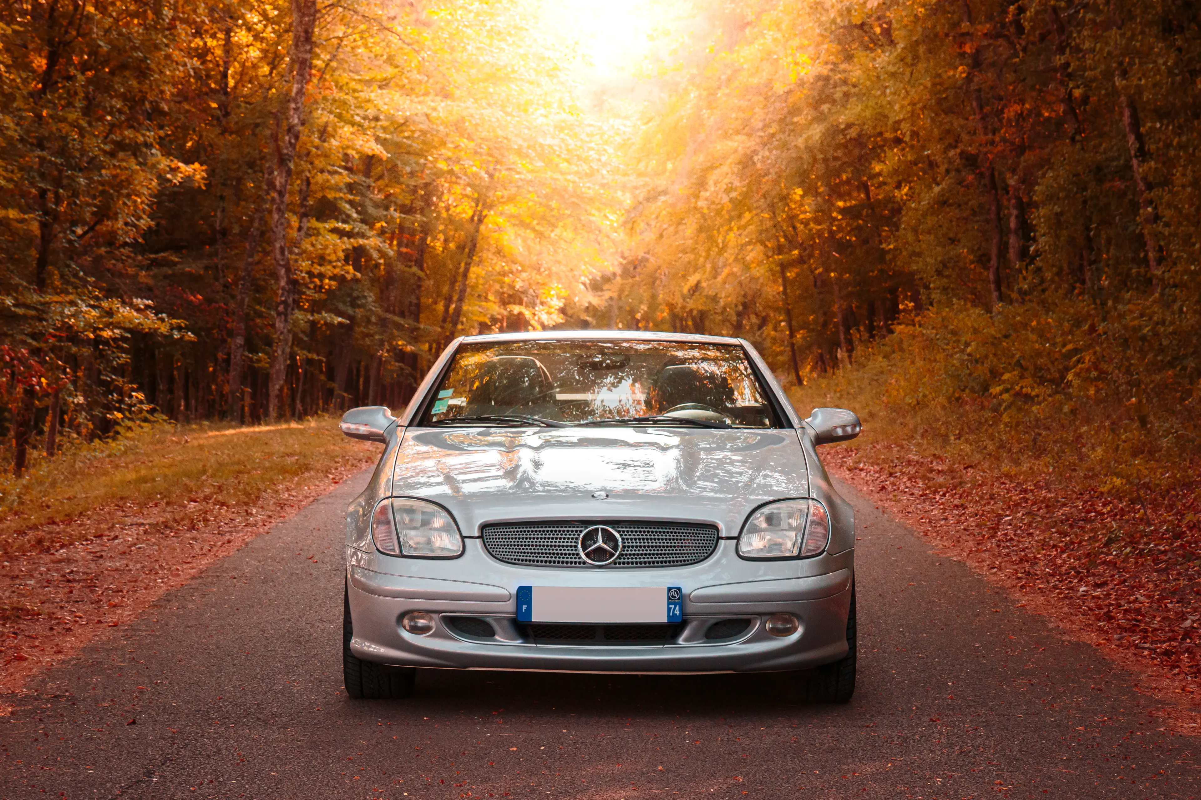 Photo retouchée d'une Mercedes SLK R170 grise