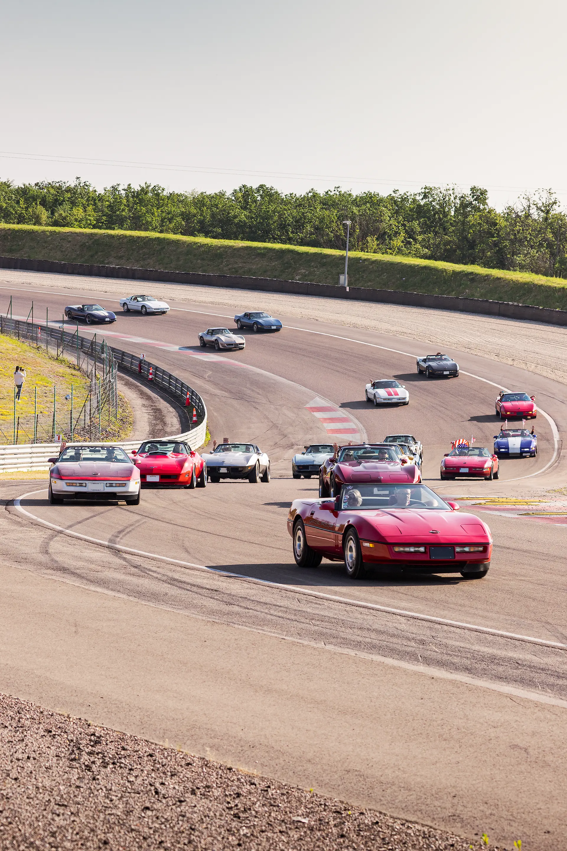 Rassemblement du Corvette Club Family France sur le circuit de Dijon-Prenois