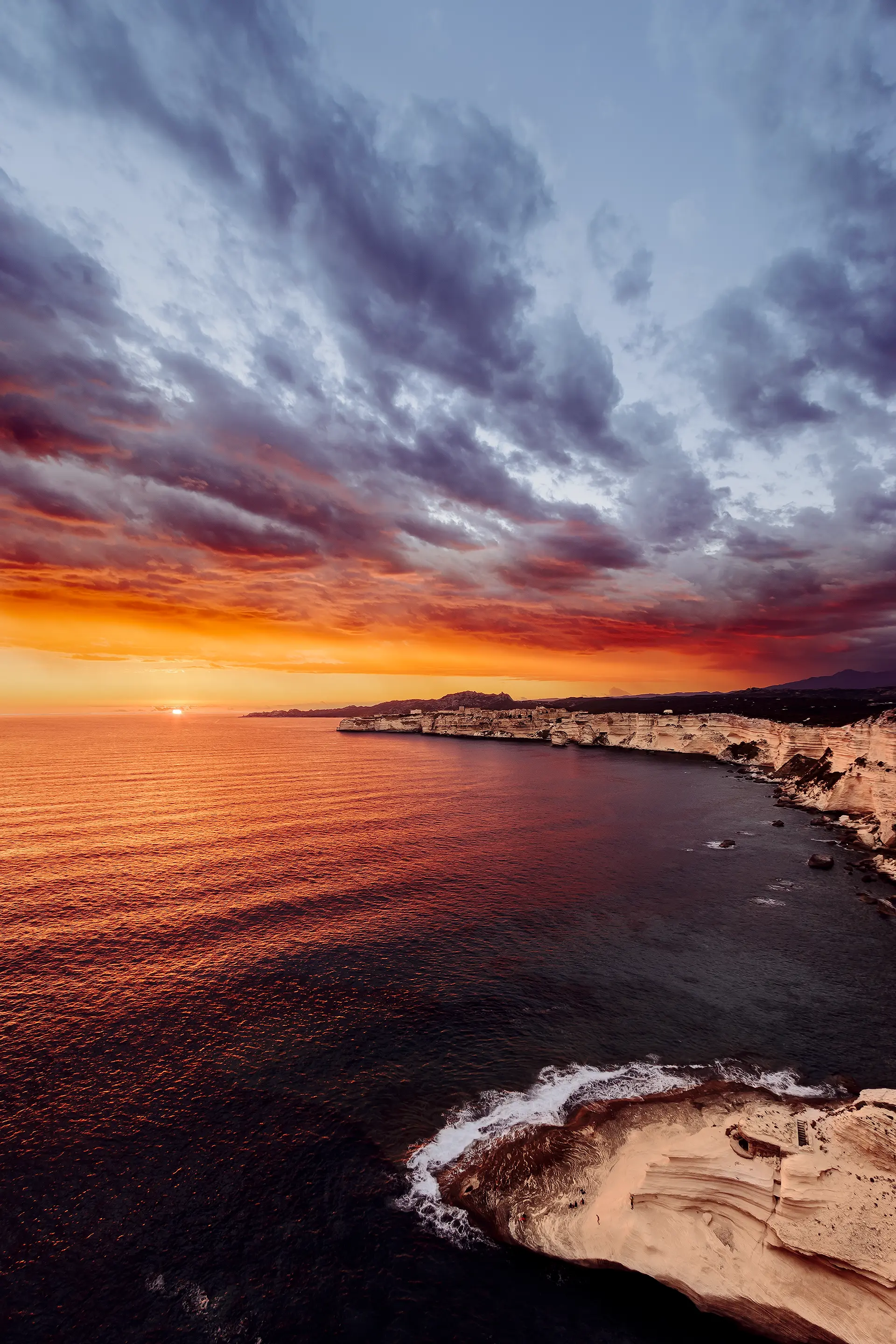 Coucher de soleil sur la falaise de Bonifacio en Corse
