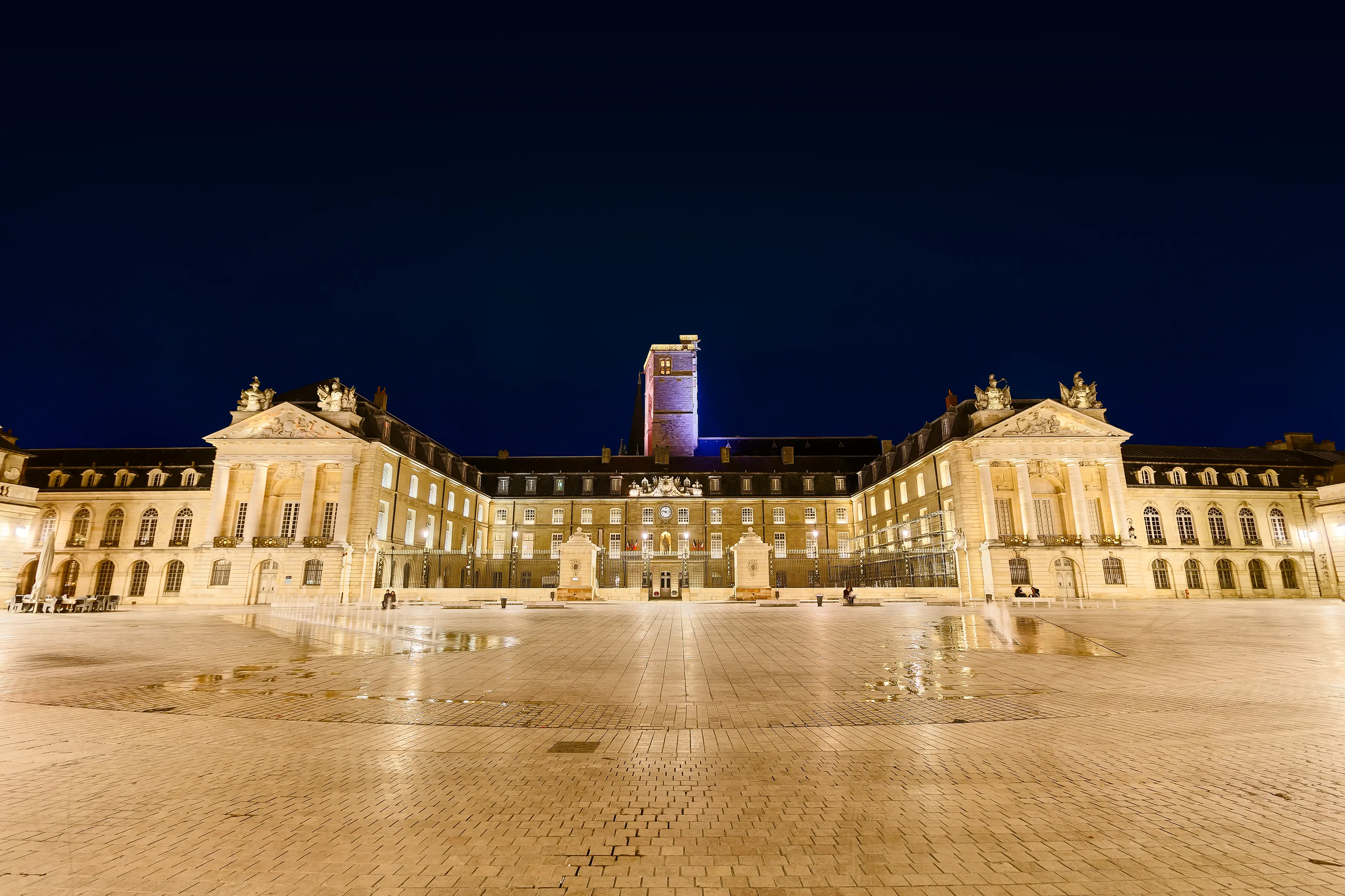 Mairie de Dijon de nuit en Côte d'Or