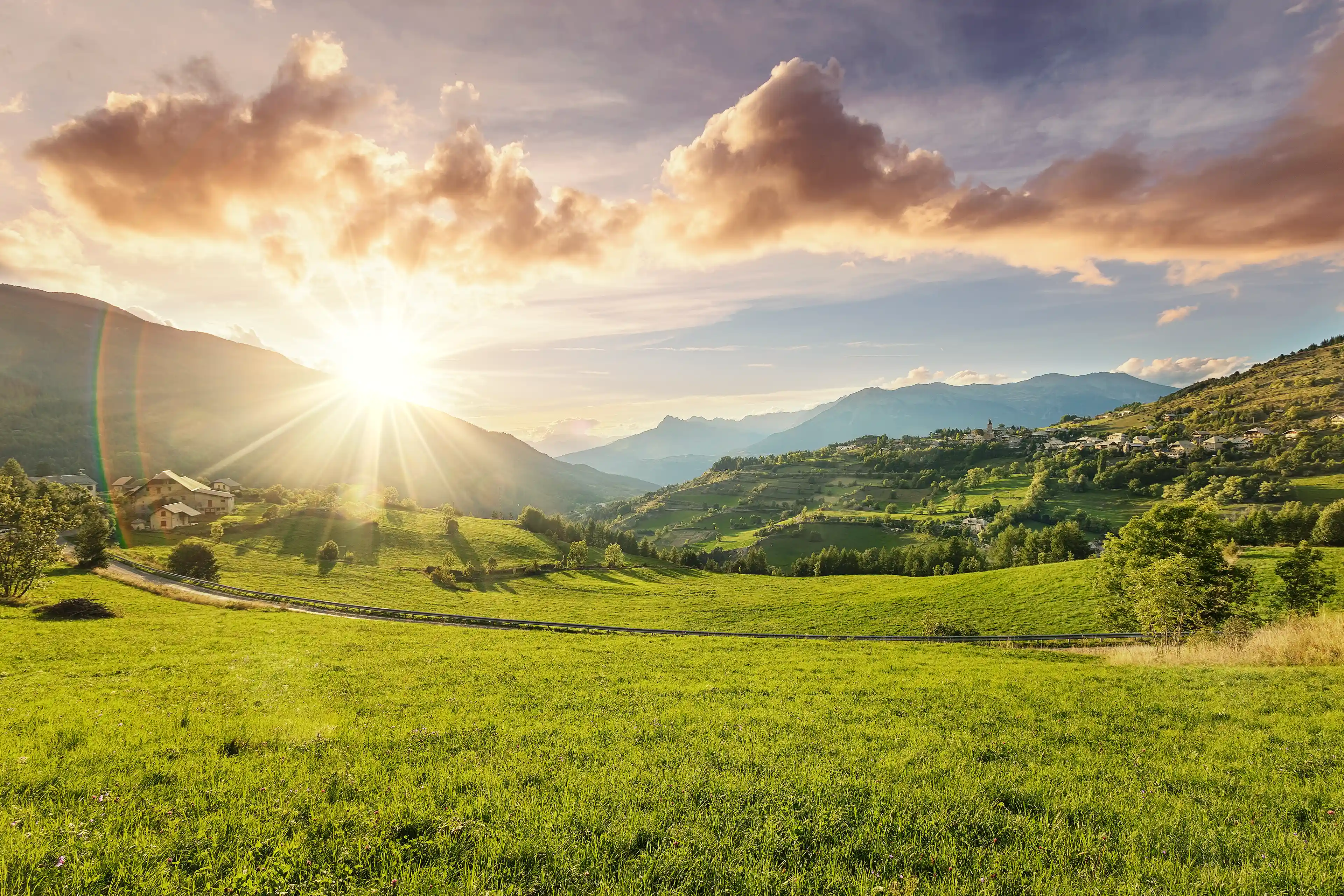 Coucher de soleil sur les montages des Hautes Alpes