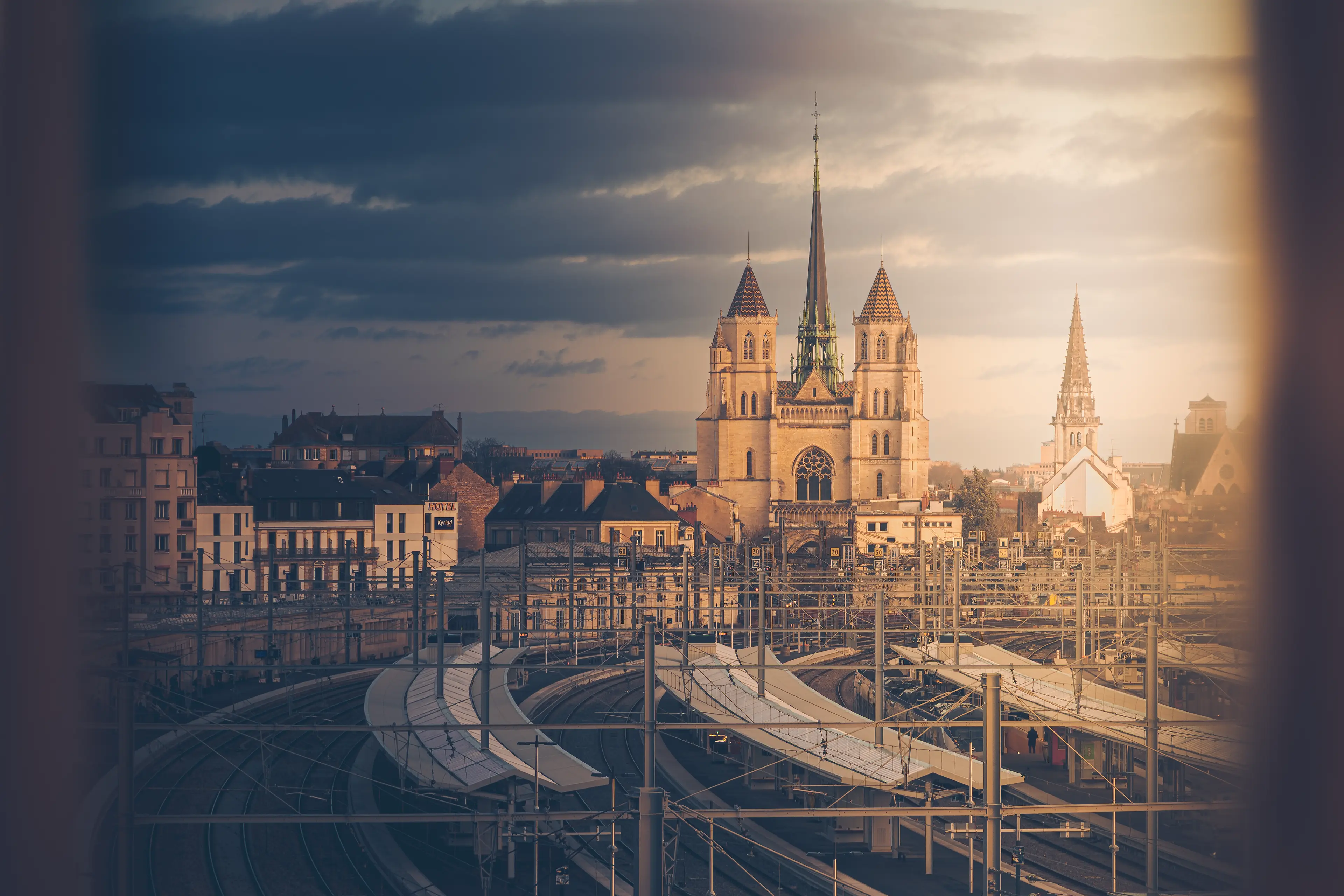 Cathédrale Saint Bénigne en Côte d'Or derrière la gare de Dijon