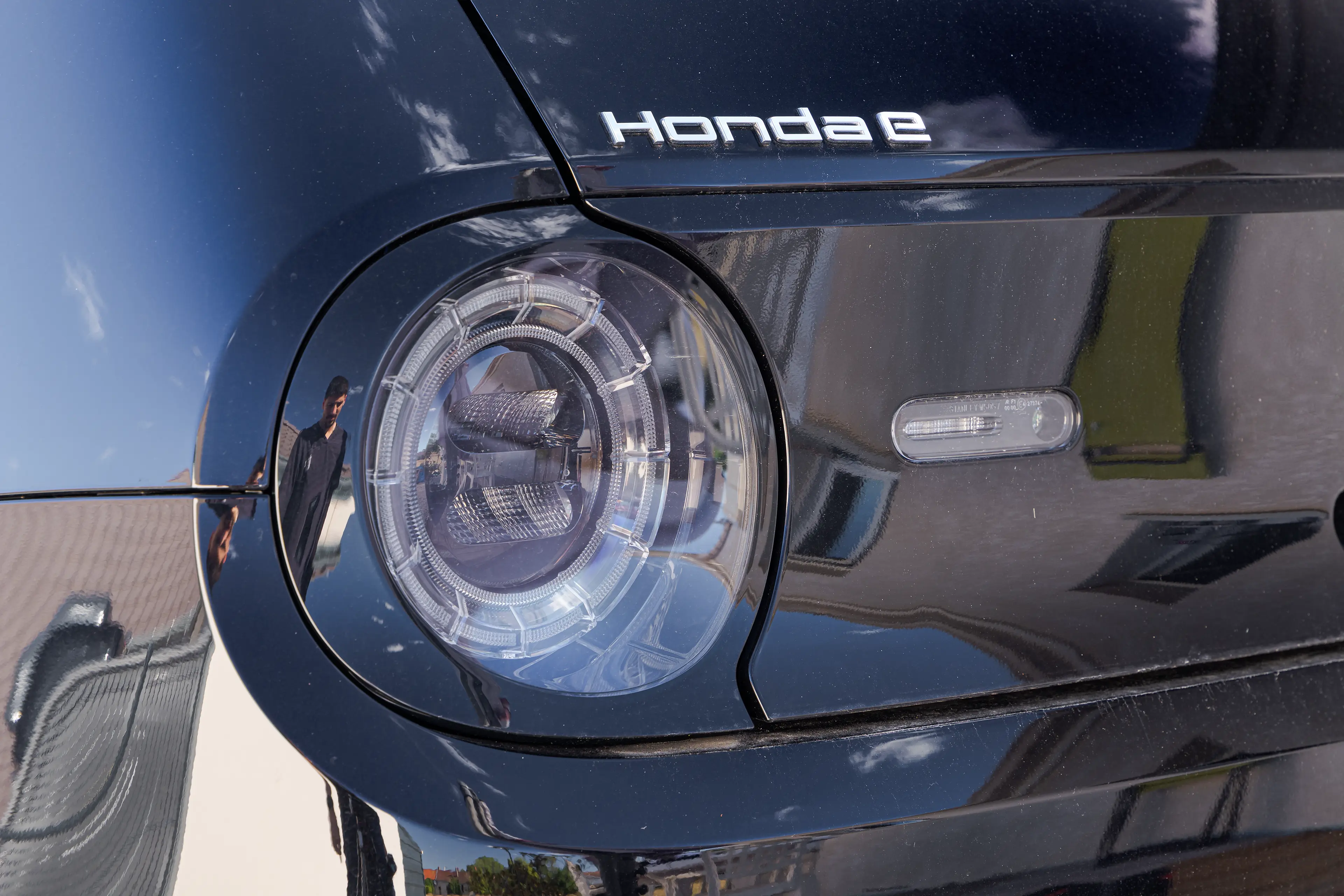 Arrière d'une Honda E noire