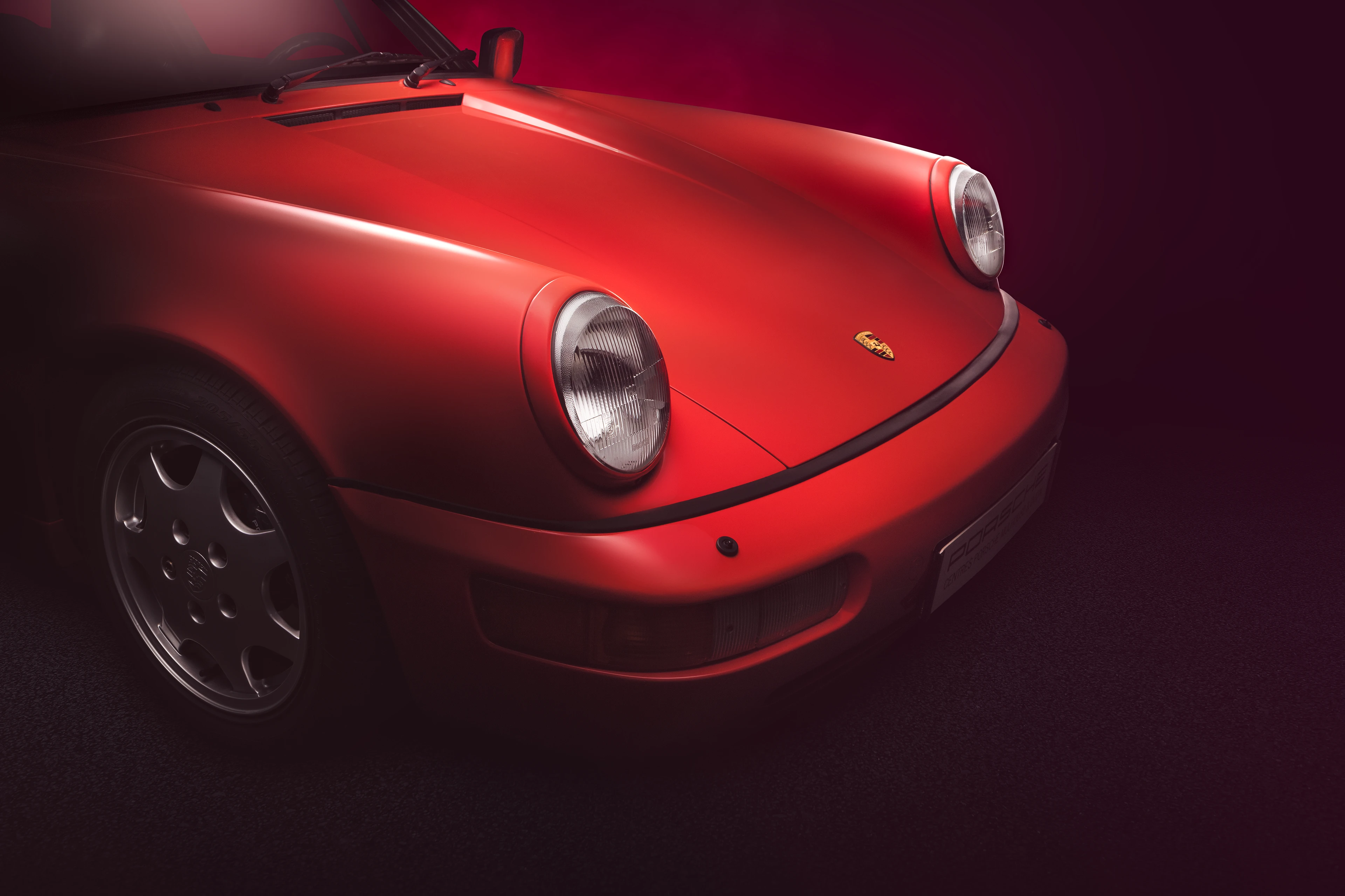 Avant d'une Porsche 911 964 rouge avec la technique FDL