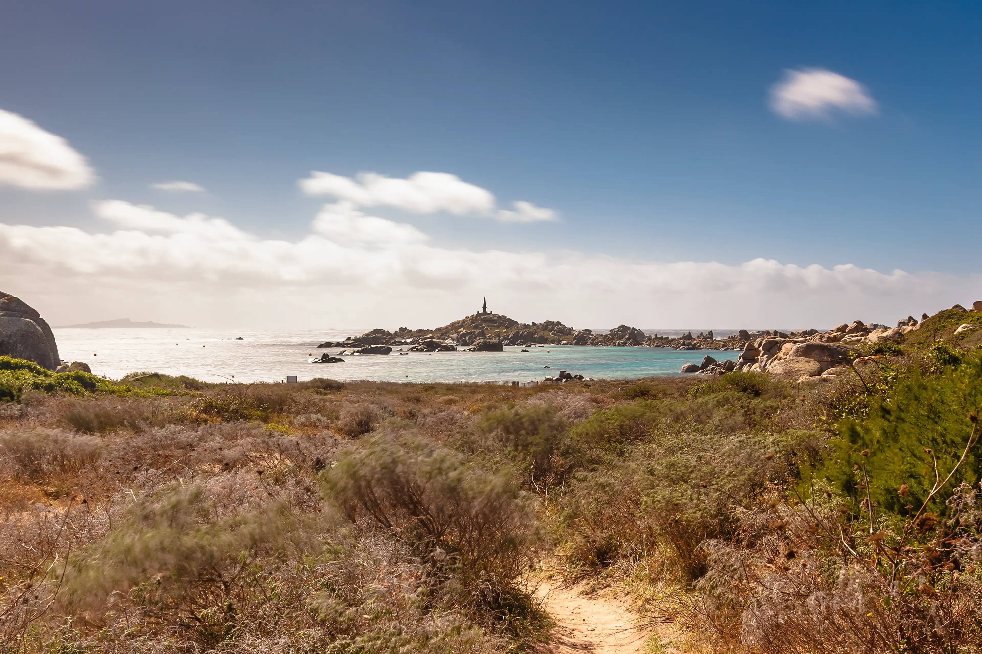Bord de mer sur les îles Lavezzi, près de la Corse
