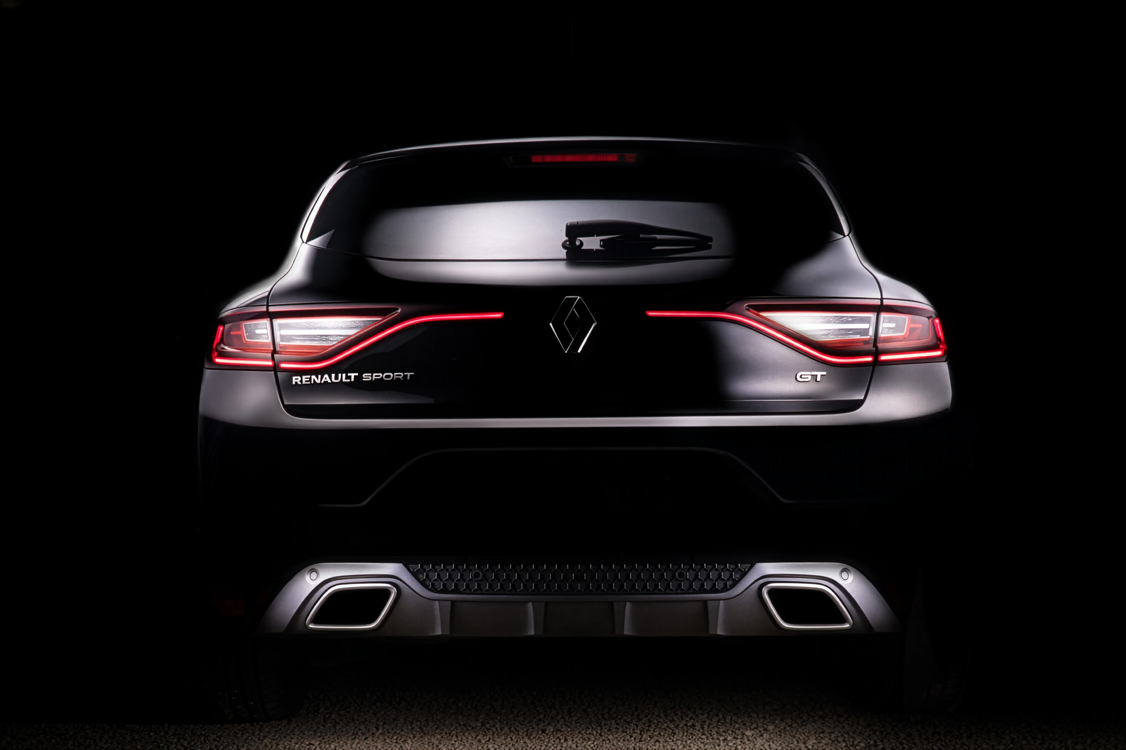 Arrière d'une Renault Mégane 3 RS noire avec la technique FDL