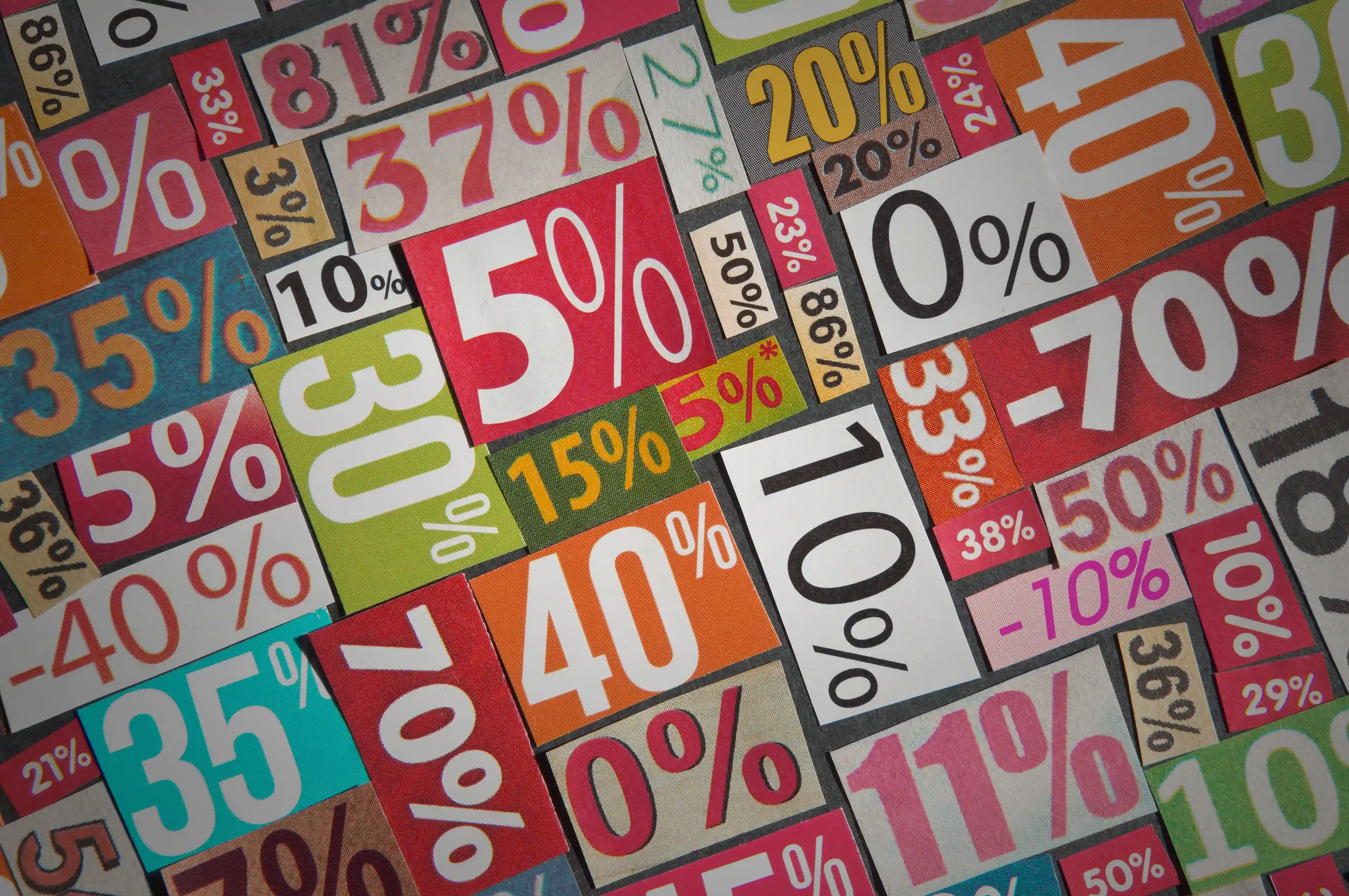 Lot d'étiquettes de réductions colorées