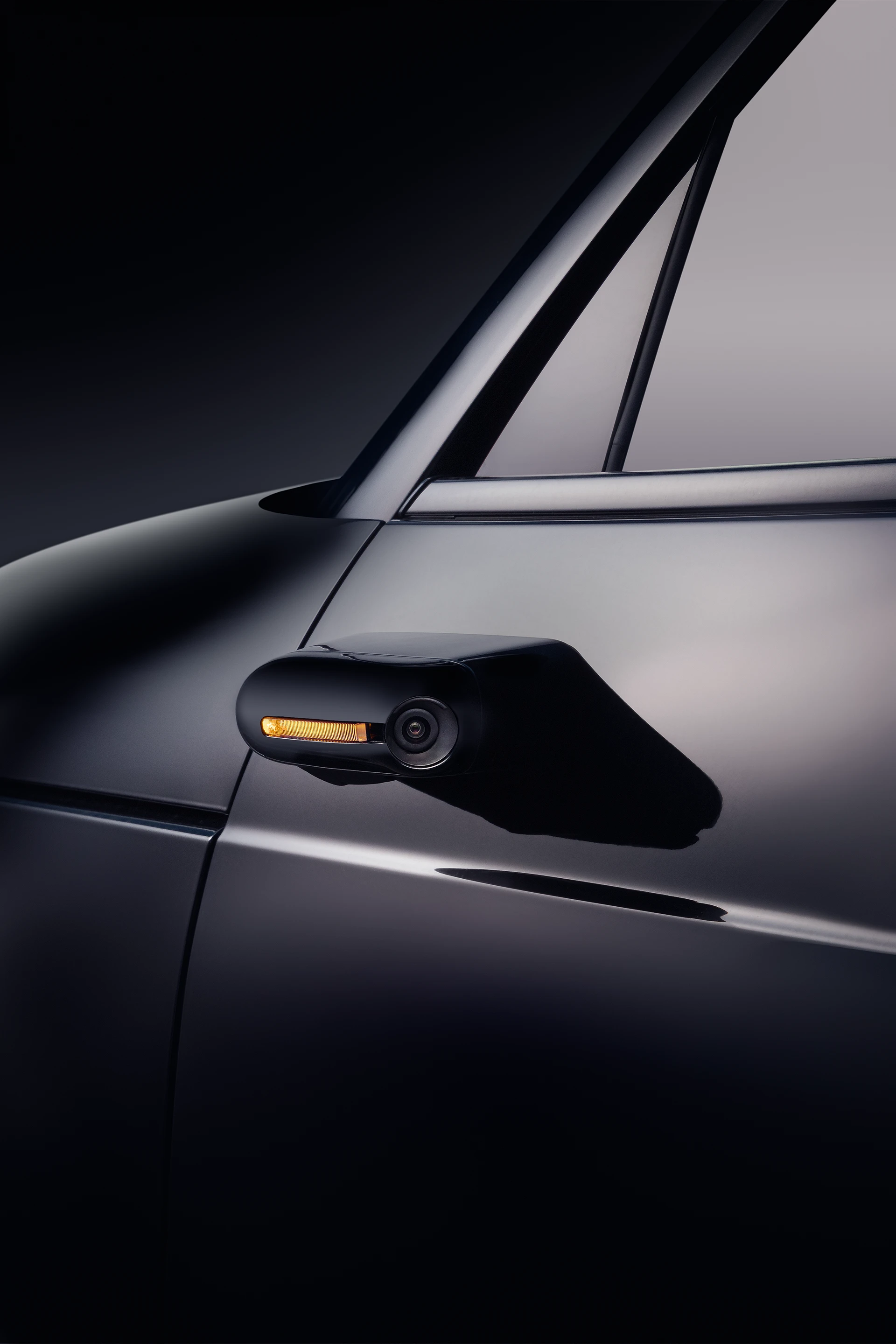 Rétroviseur et clignotant d'une Honda E noire avec la technique FDL