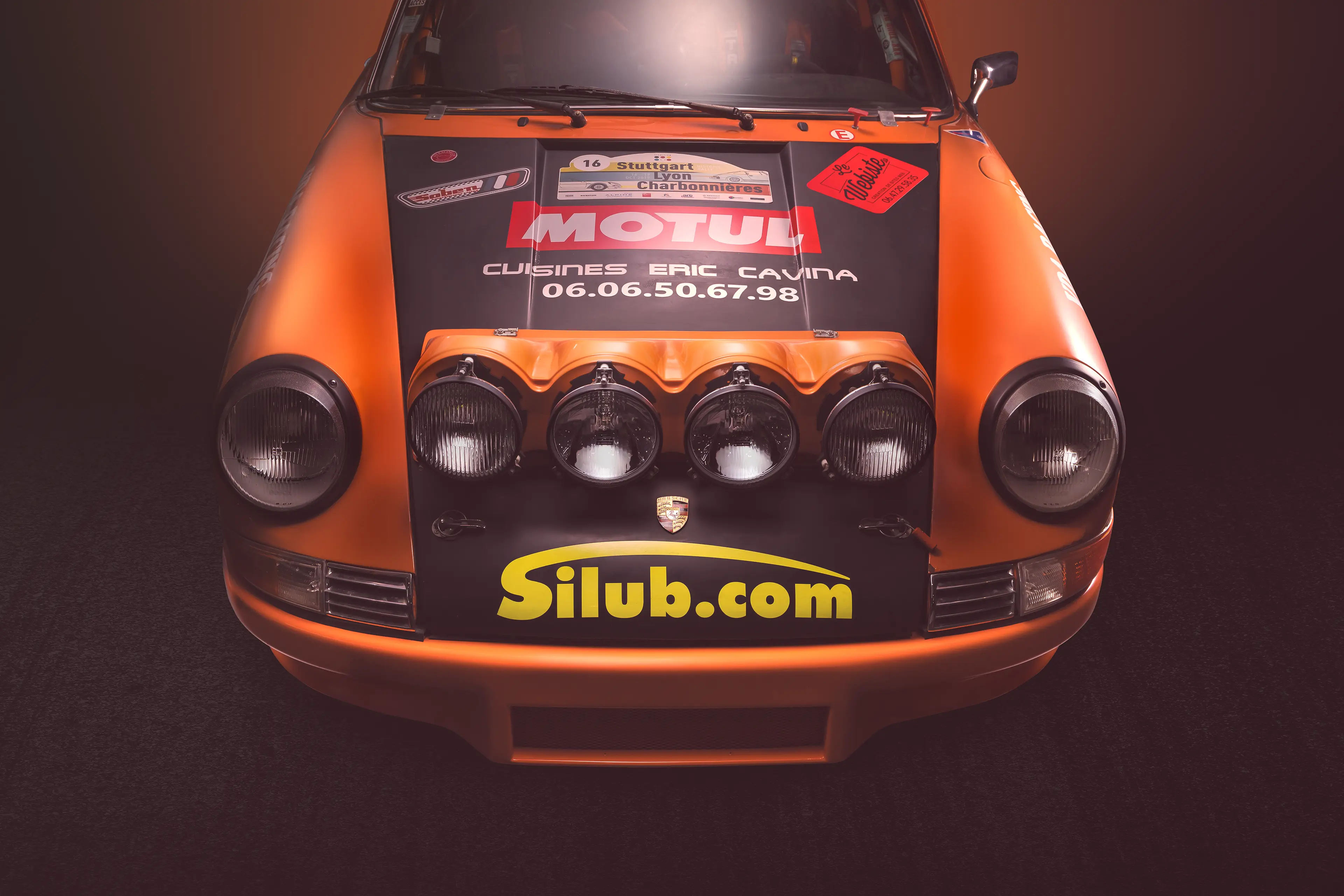 Avant d'une Porsche 911 901 Carrera orange avec la technique FDL