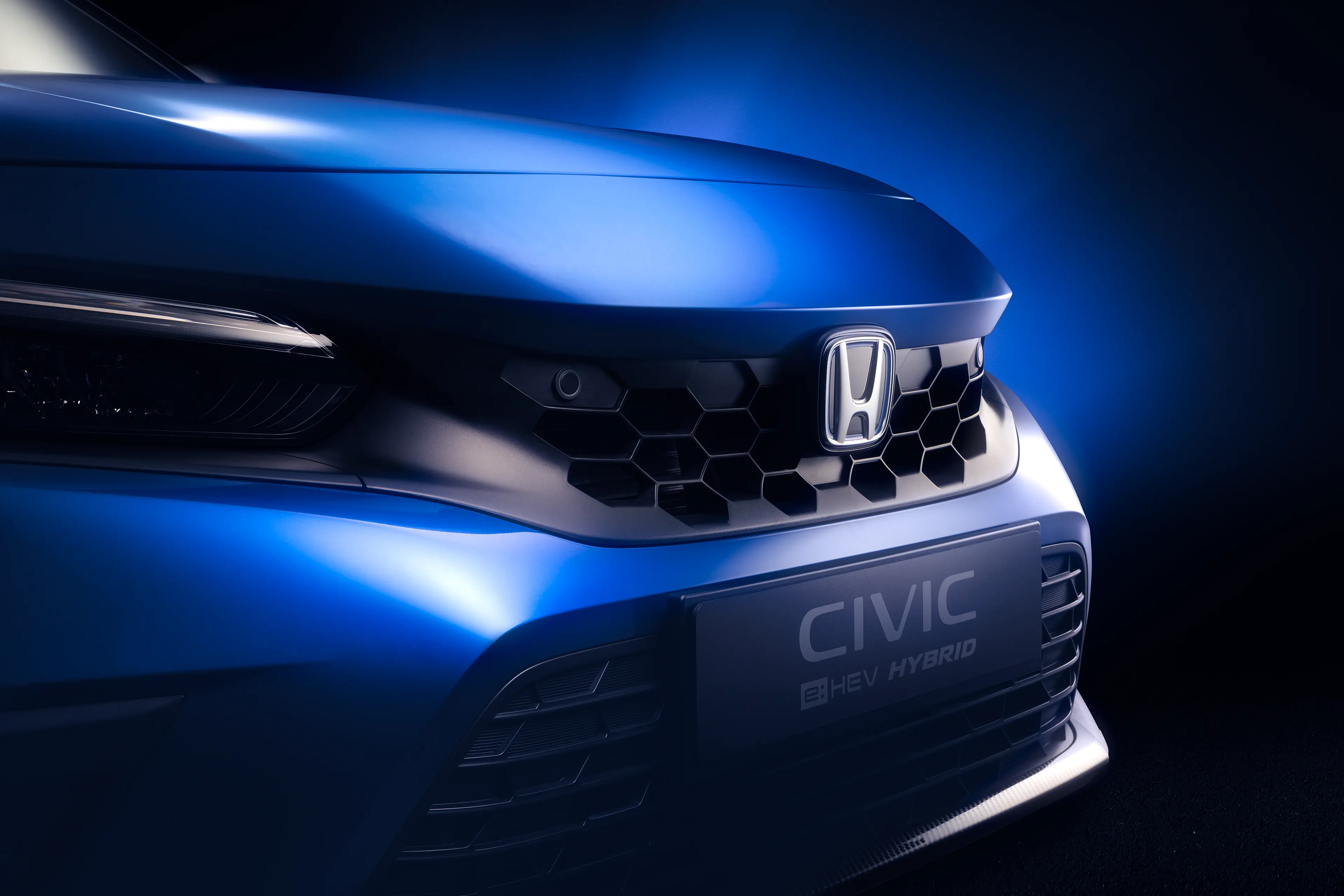Avant et calandre d'une Honda Civic 11 bleue avec la technique FDL