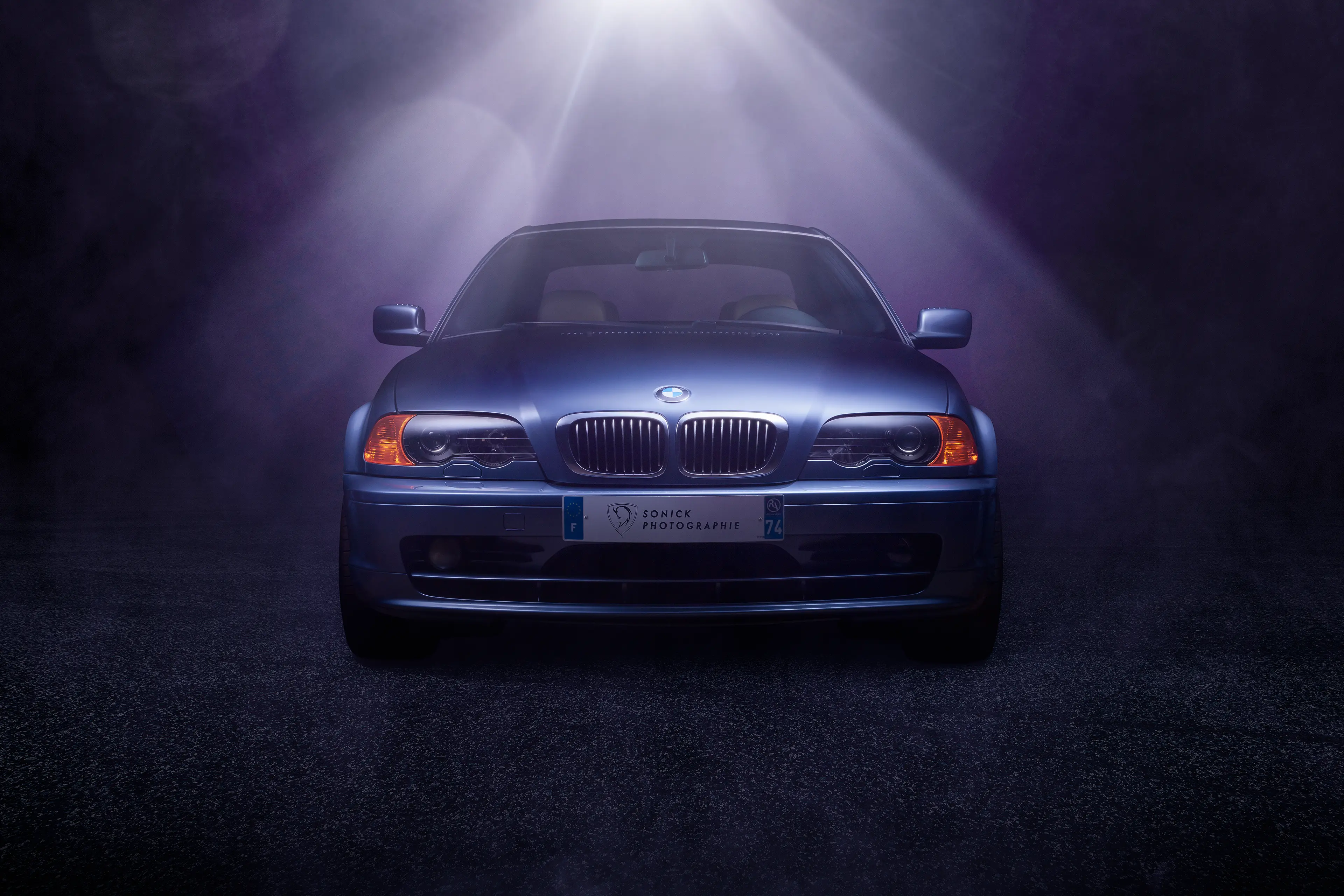 Avant d'une BMW 328i (E46) bleue avec la technique FDL