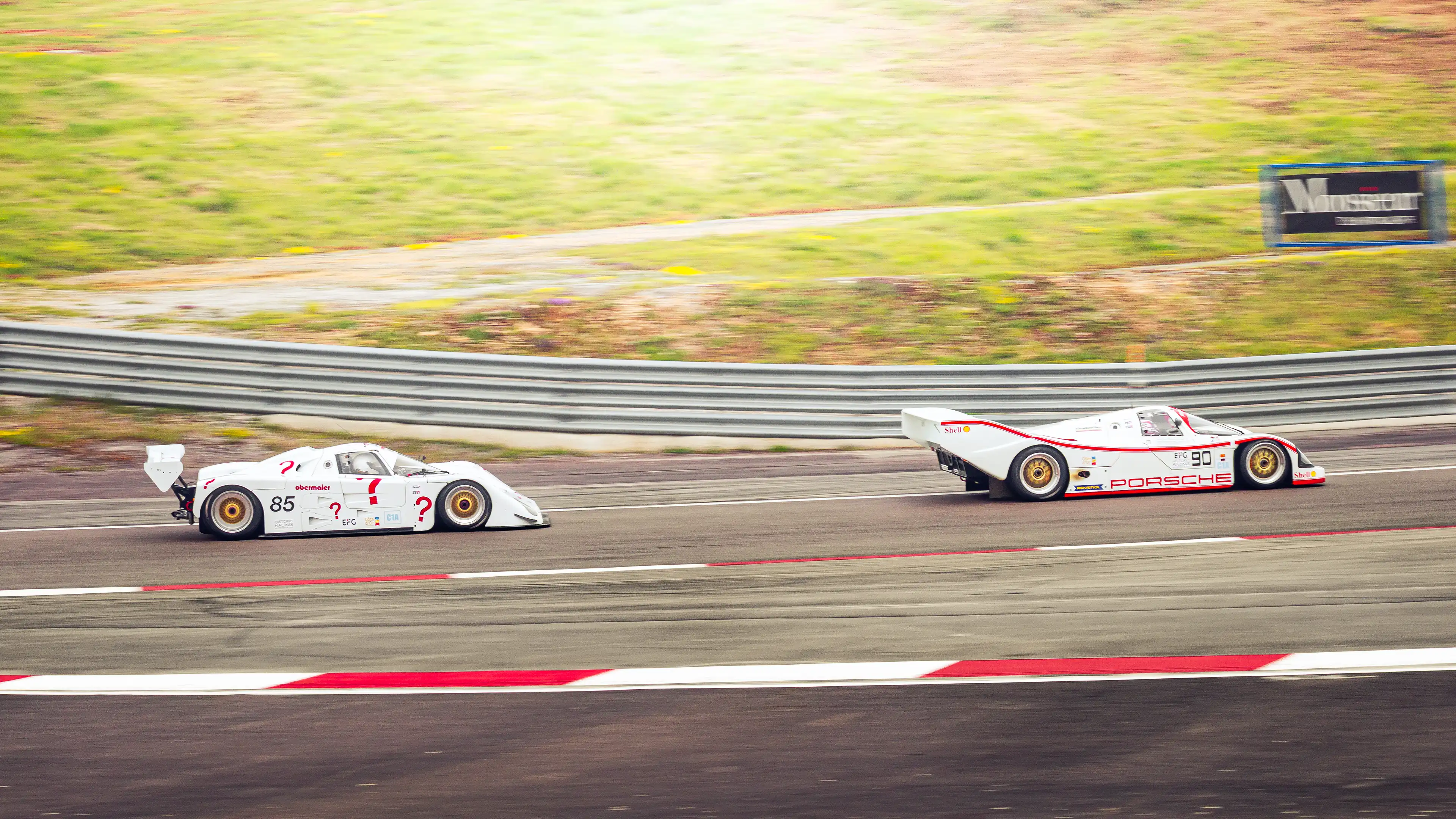 Porsche 962 C blanche et Spice SE90 blanche sur le circuit de Dijon-Prenois