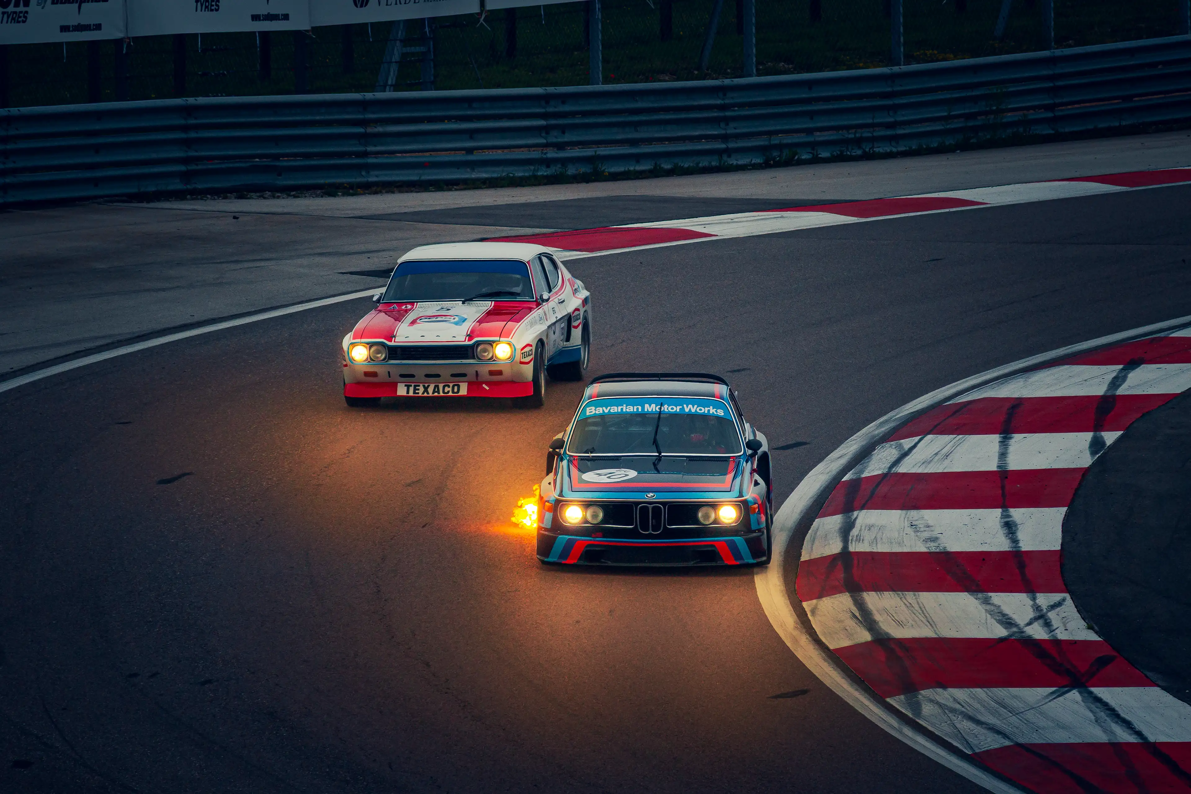 BMW 3.0 CSL et Ford Capri RS 2600 sur le circuit de Dijon-Prenois