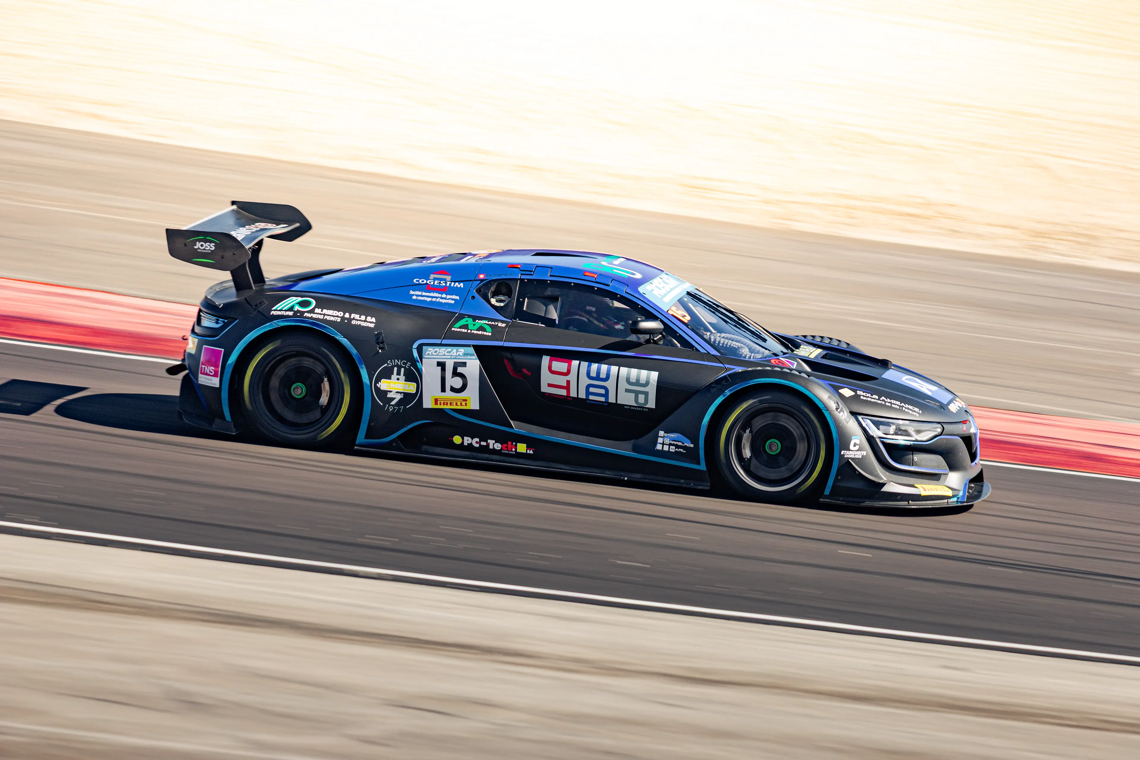 Renault R.S. 01 noire sur le circuit de Dijon-Prenois