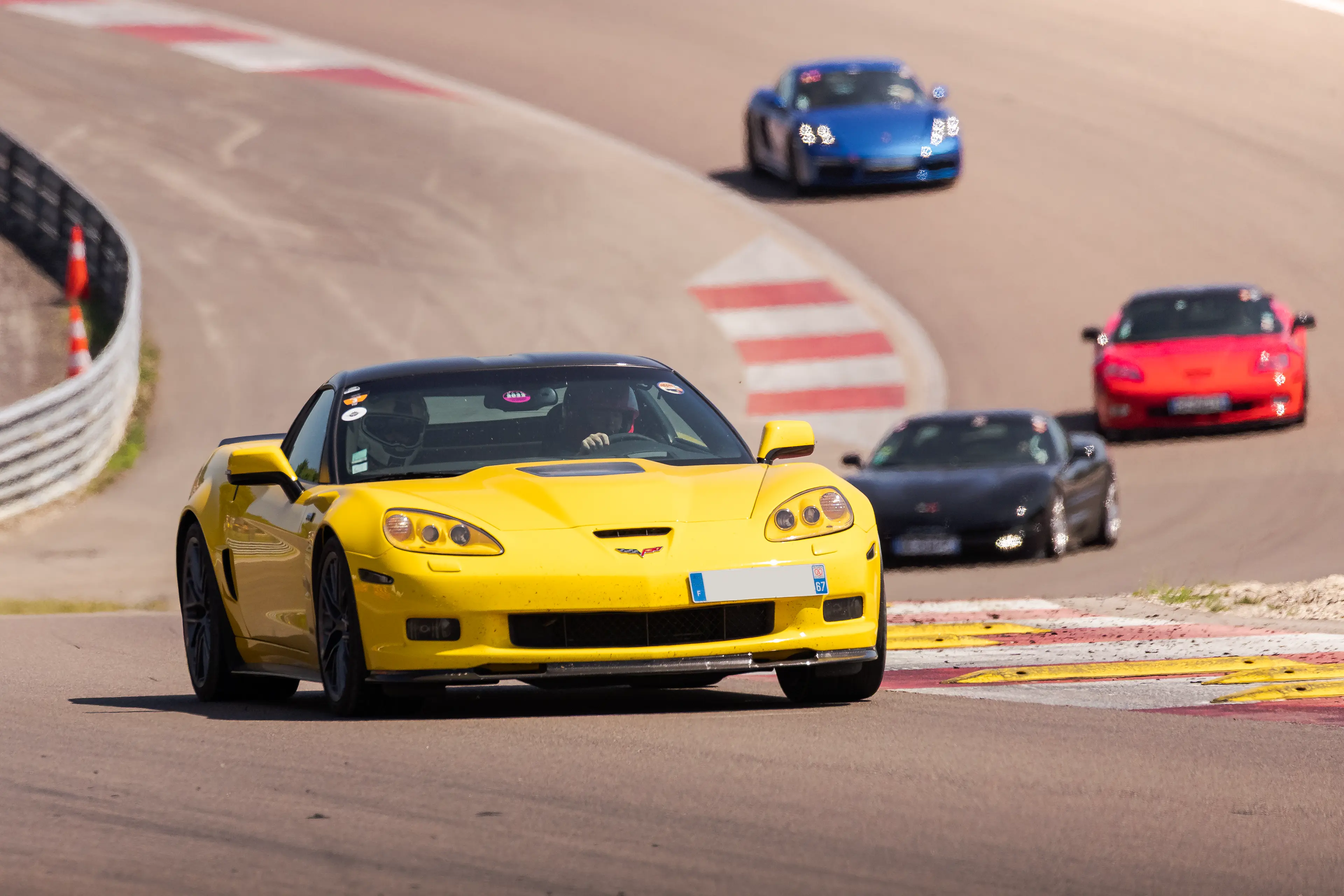 Rassemblement du Corvette Club Family France sur le circuit de Dijon-Prenois