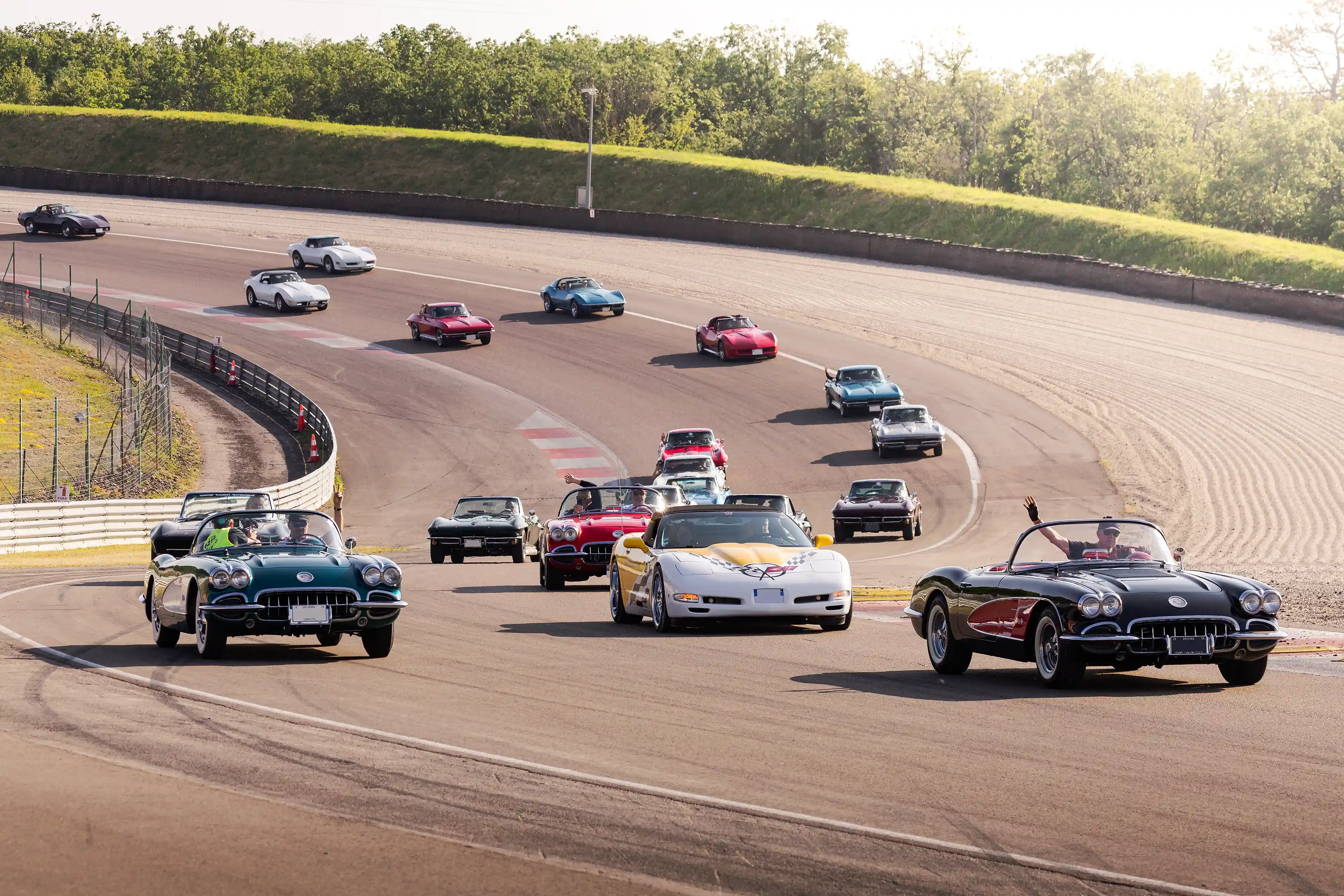 Rassemblement du Corvette Club Family France sur le circuit de Dijon-Prenois