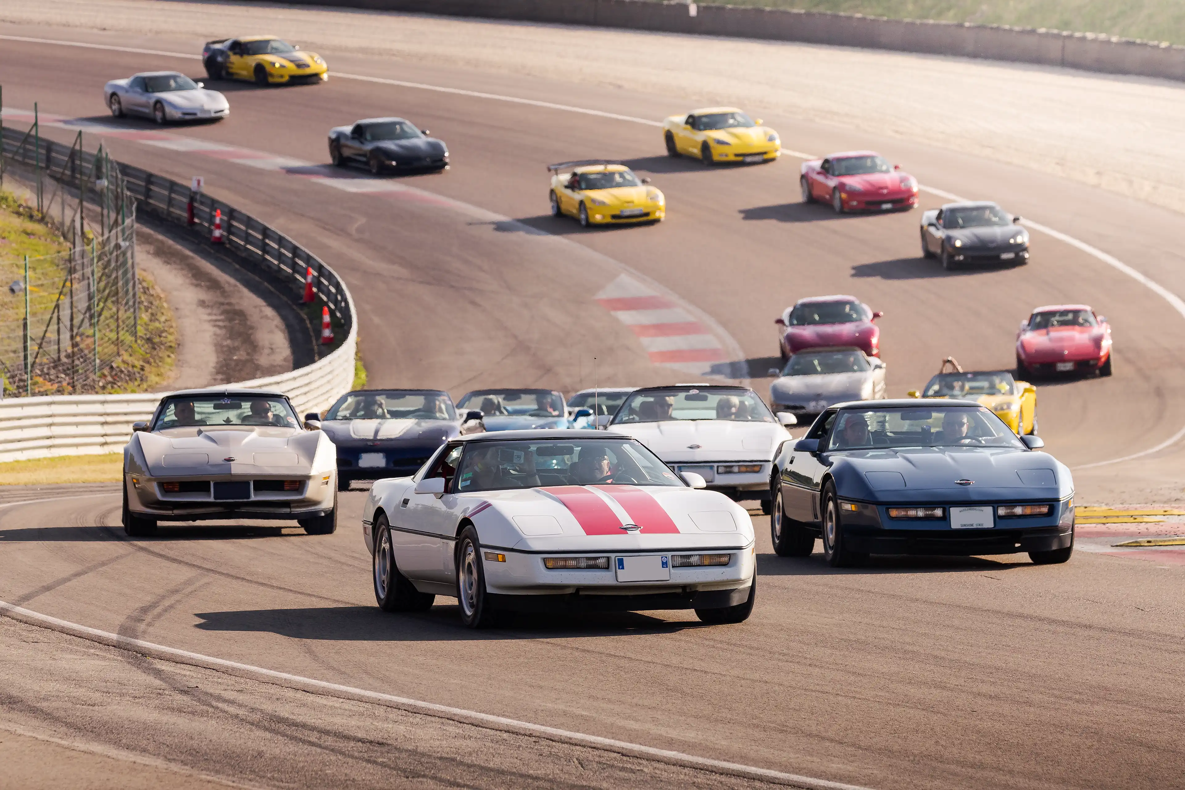 Rassemblement du Corvette Club Family France sur le circuit de Dijon-Prenois