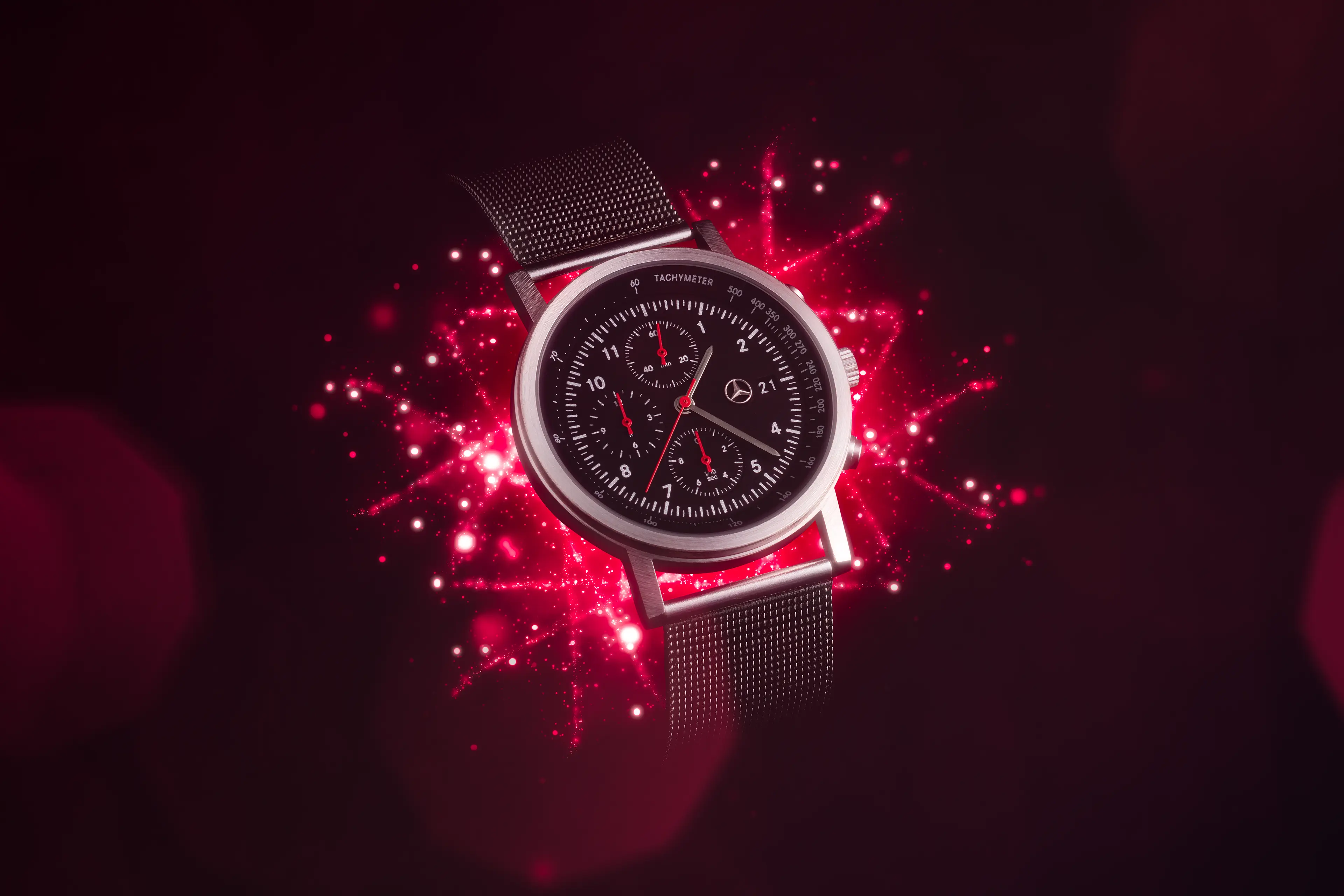 Montre Mercedes sur fond noir et rouge