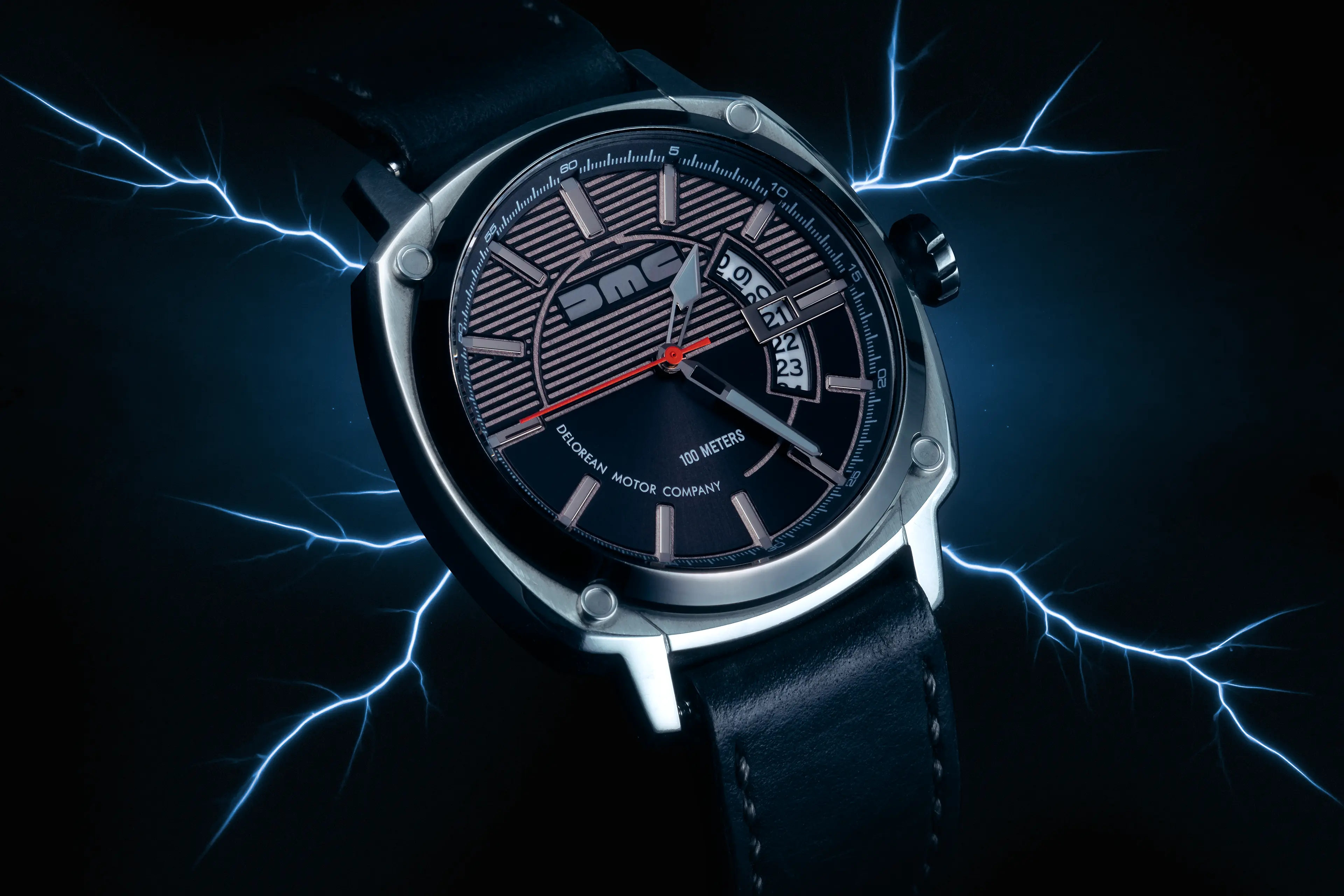 Montre DMC DeLorean sur fond noir avec des éclairs