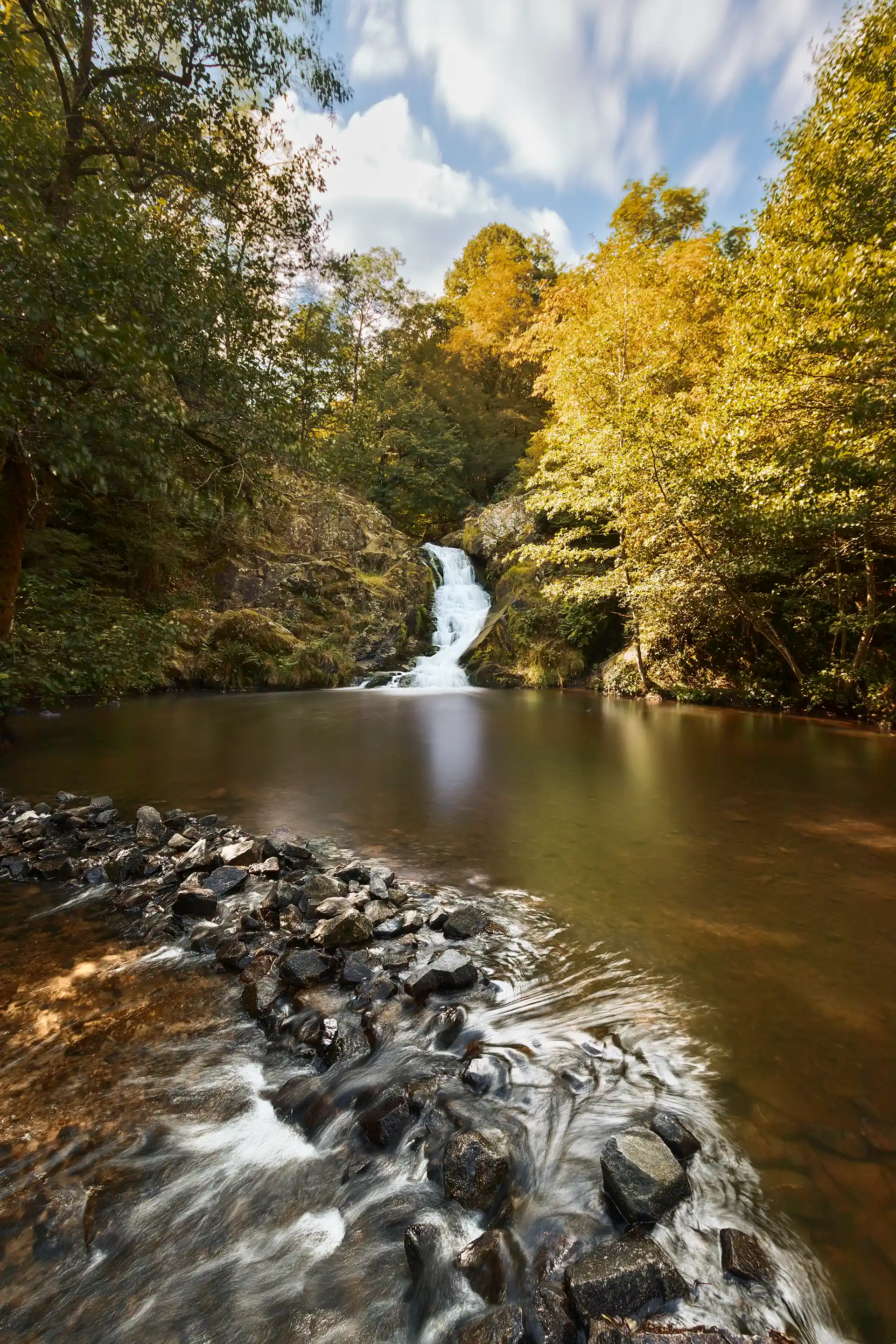 Cascade du saut de Gouloux dans la Nièvre dans le Morvan en pose longue en automne