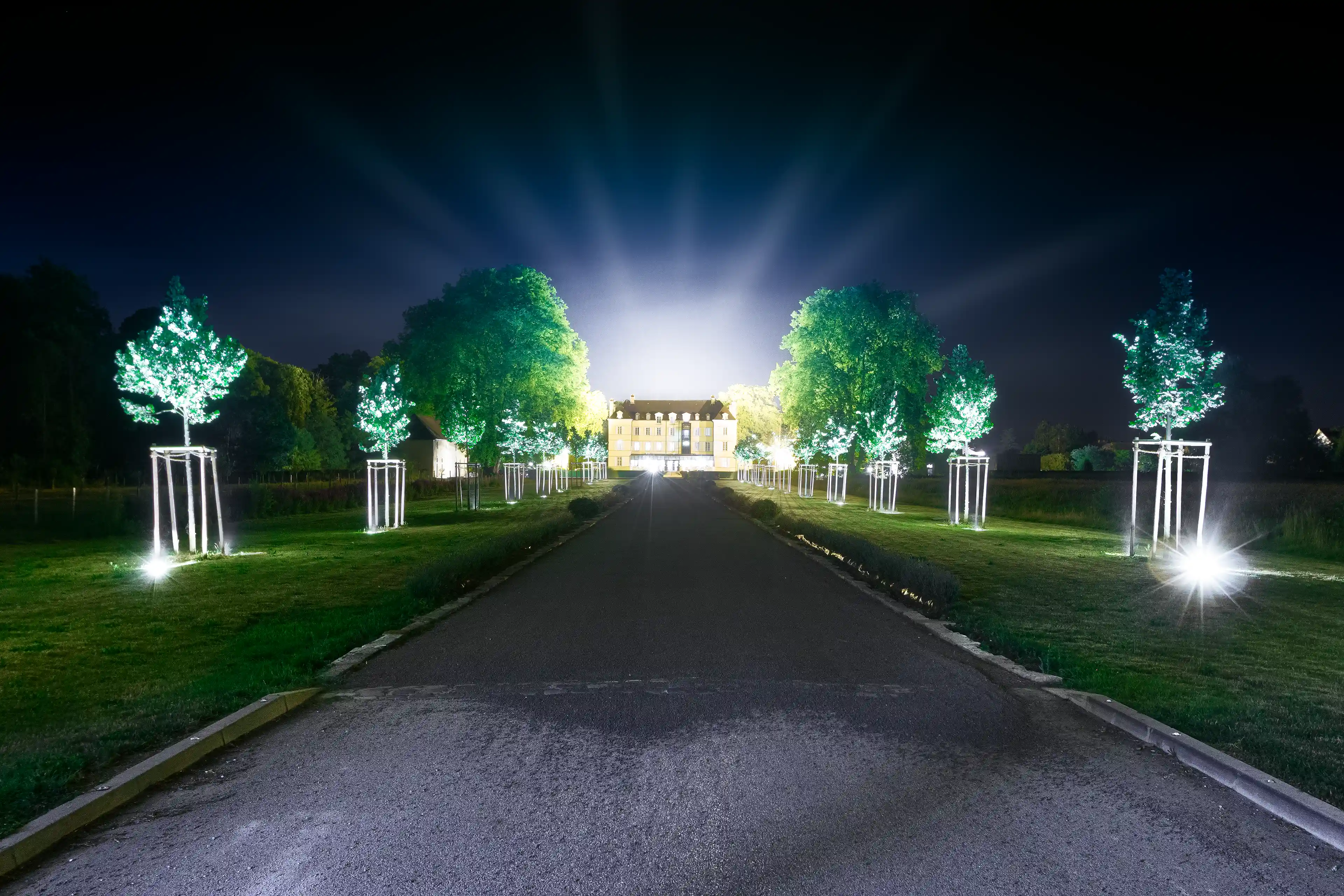 Entrée du château de Saulon-la-Rue en Côte d'Or de nuit