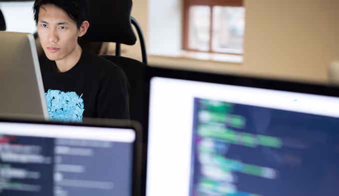 Um immer wieder einen Einblick in unsere tägliche Arbeitsweise zu geben, haben wir dieses Mal ein Interview mit unserem Mitarbeiter Dungi geführt. Darin erzählt er, was sein ganz persönlicher Eindruck von der Arbeit bei Jamit Labs ist.