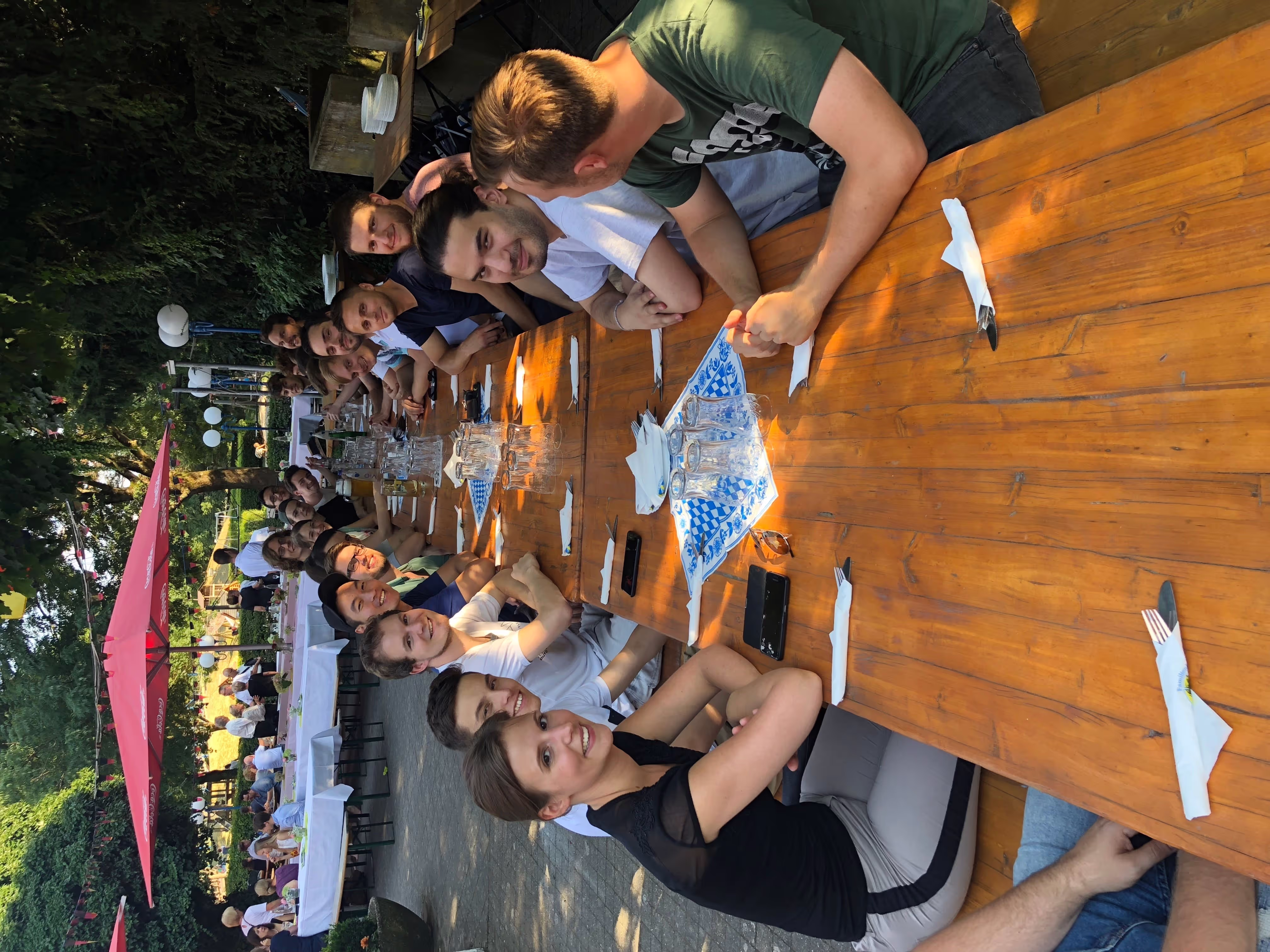 Wer hart arbeitet muss auch mal eine Pause machen – diese haben wir uns vergangenen Freitag mit unserem alljährlichen Sommerfest gegönnt. 
