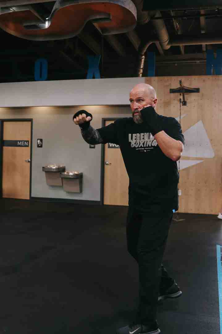 proper boxing stance demonstration - basic boxing moves for beginners