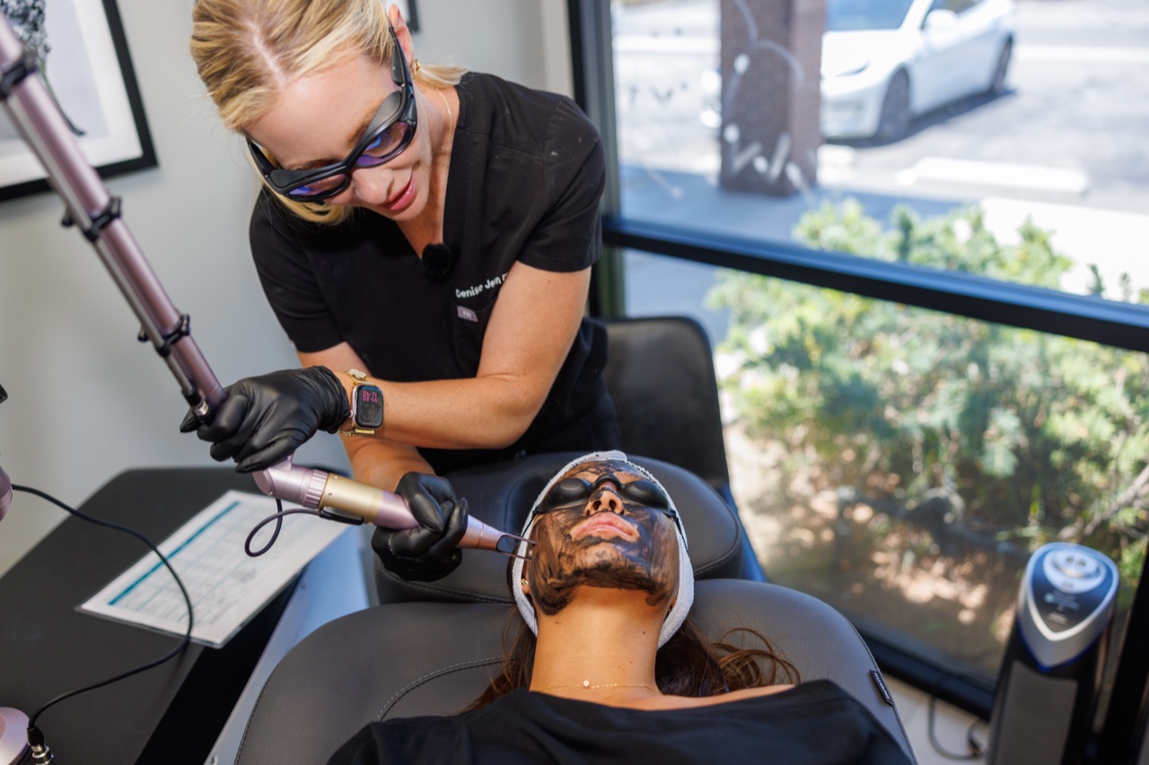 Belle Vie provider performing a Hollywood Carbon Facial
