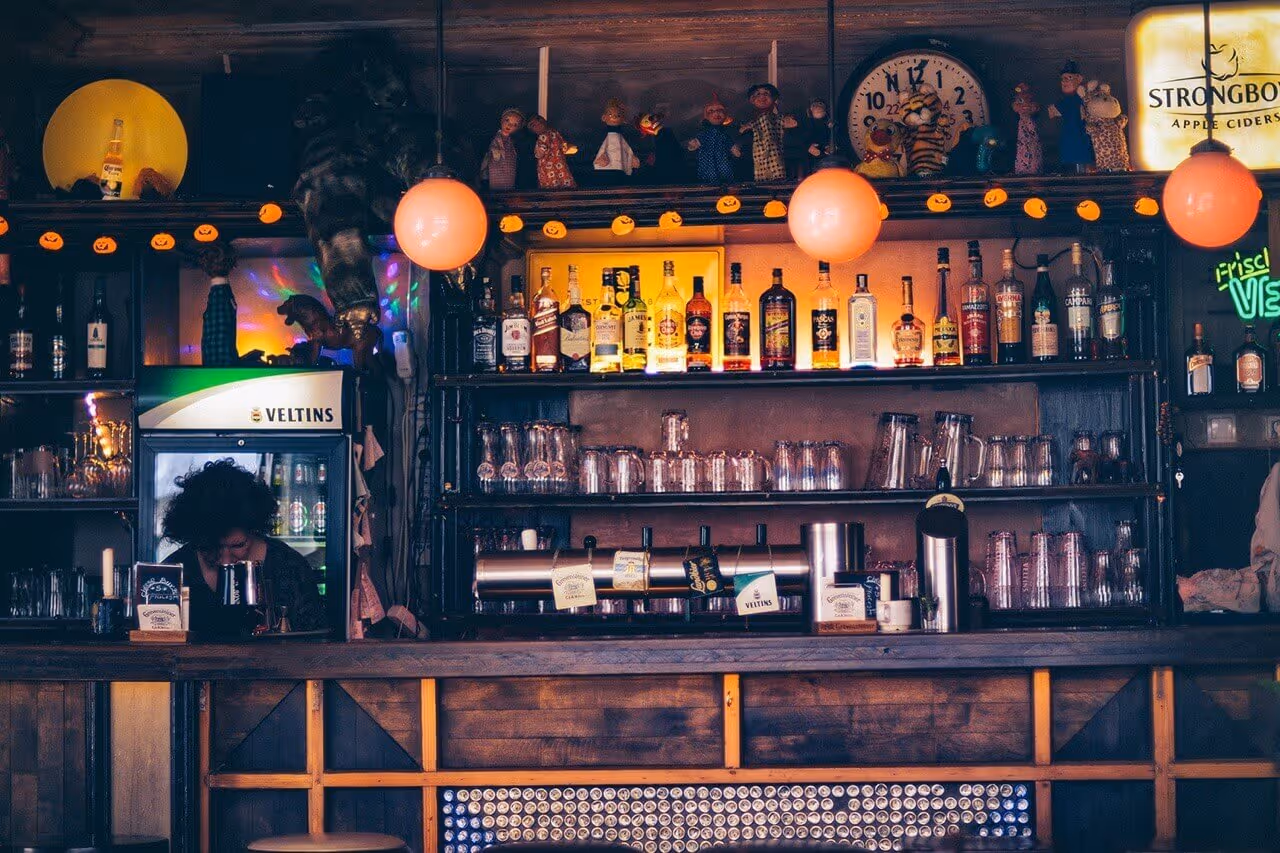 Half of people who find pub atmosphere lacking think music would make it better