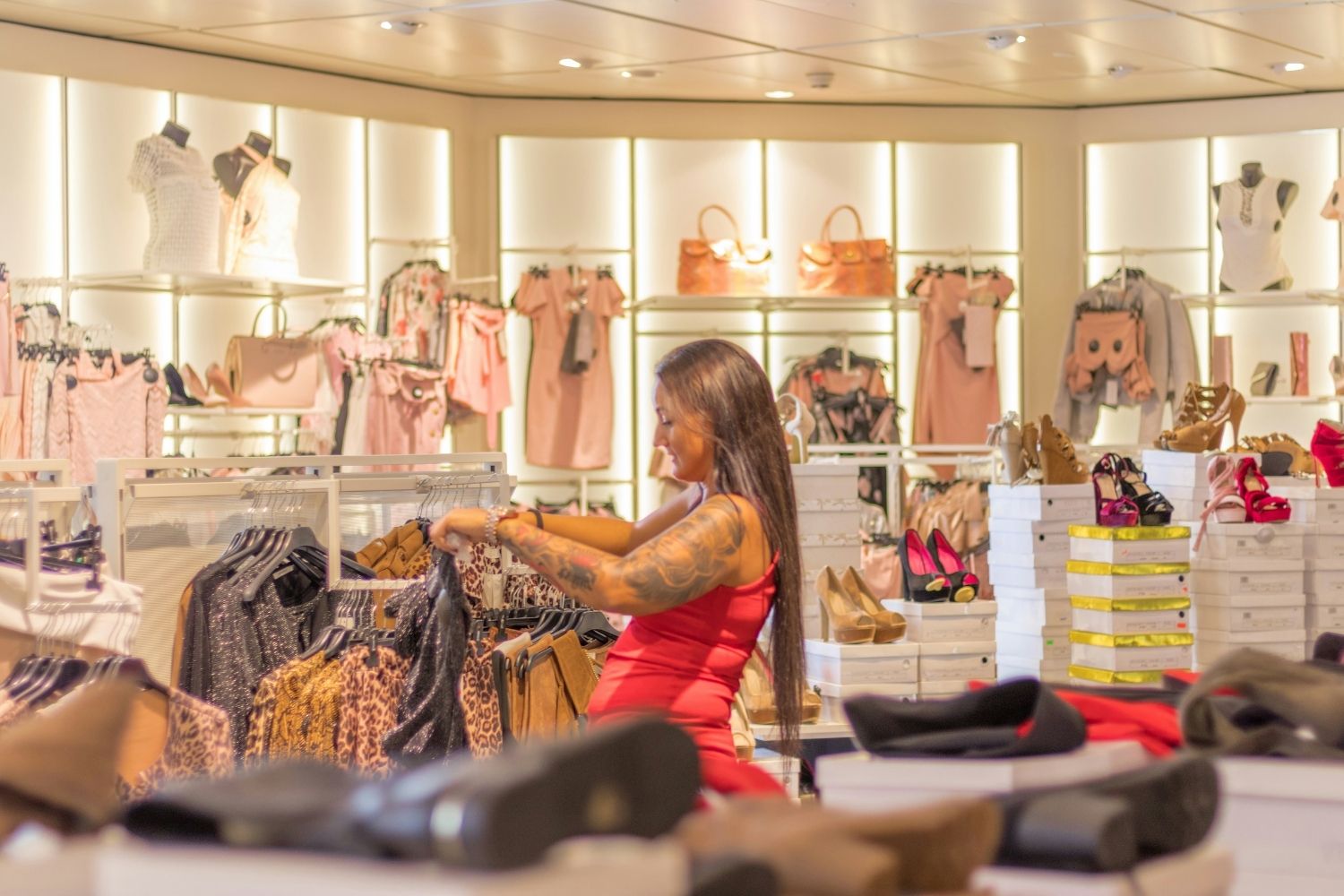 Customer Retention in Retail: How Background Music and Digital Signage Keep Shoppers Coming Back
