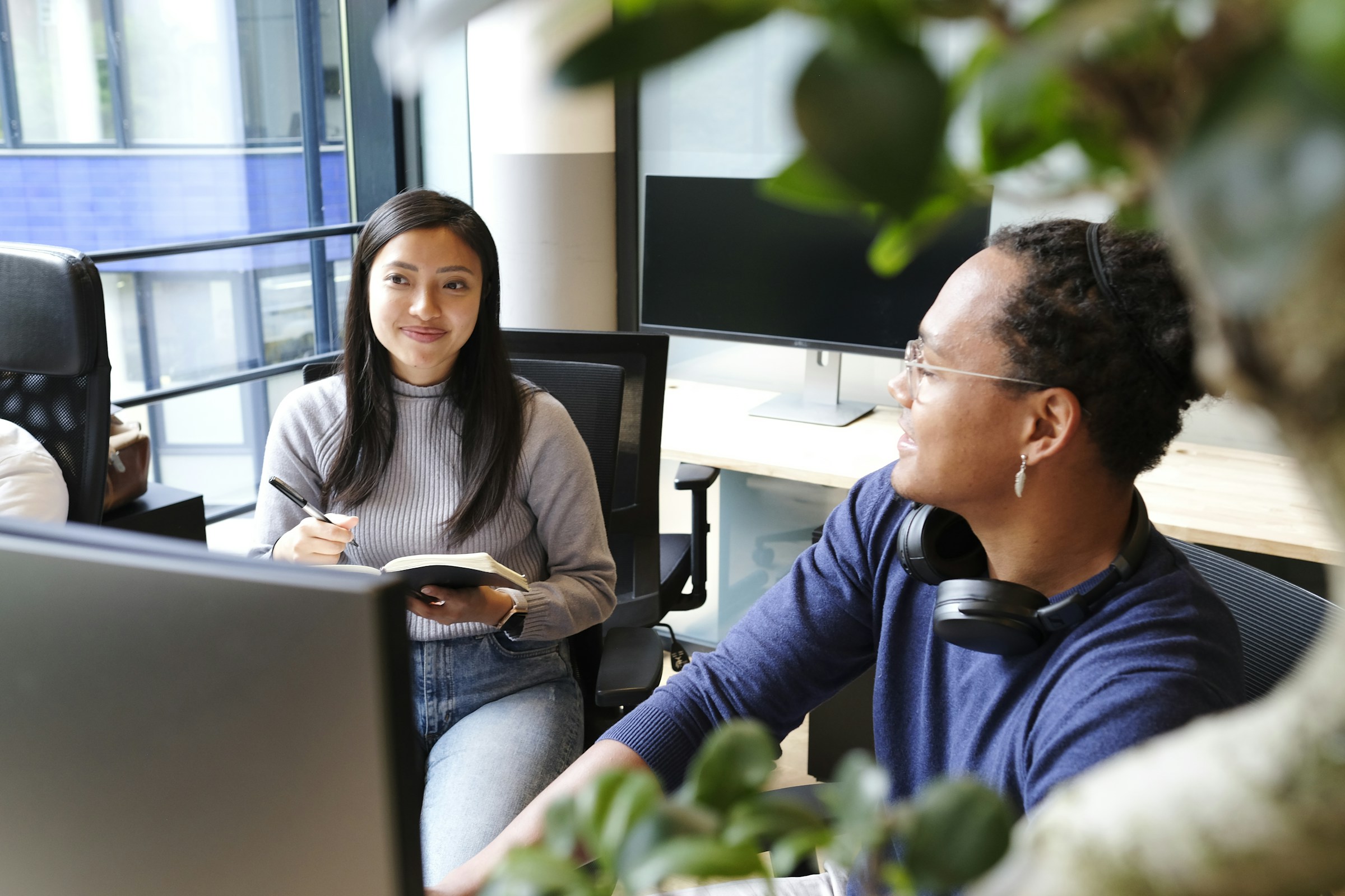 woman making notes - How To Write A Linkedin Post 