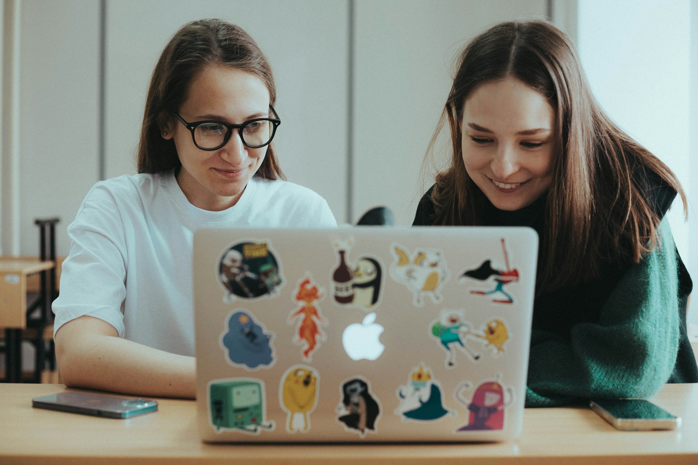 People Working Together - How to Format LinkedIn Posts
