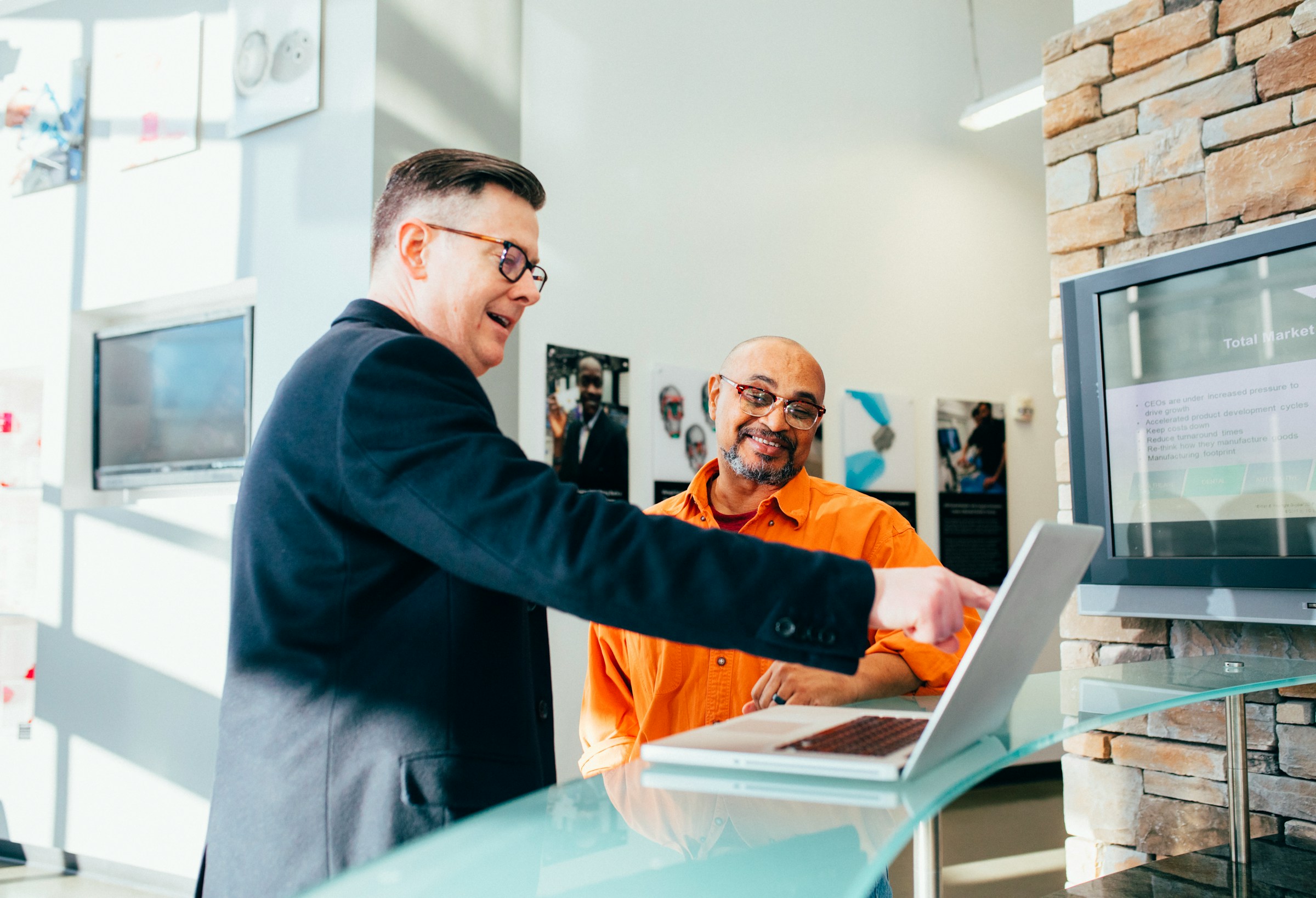 man using a laptop - LinkedIn Content Ideas 