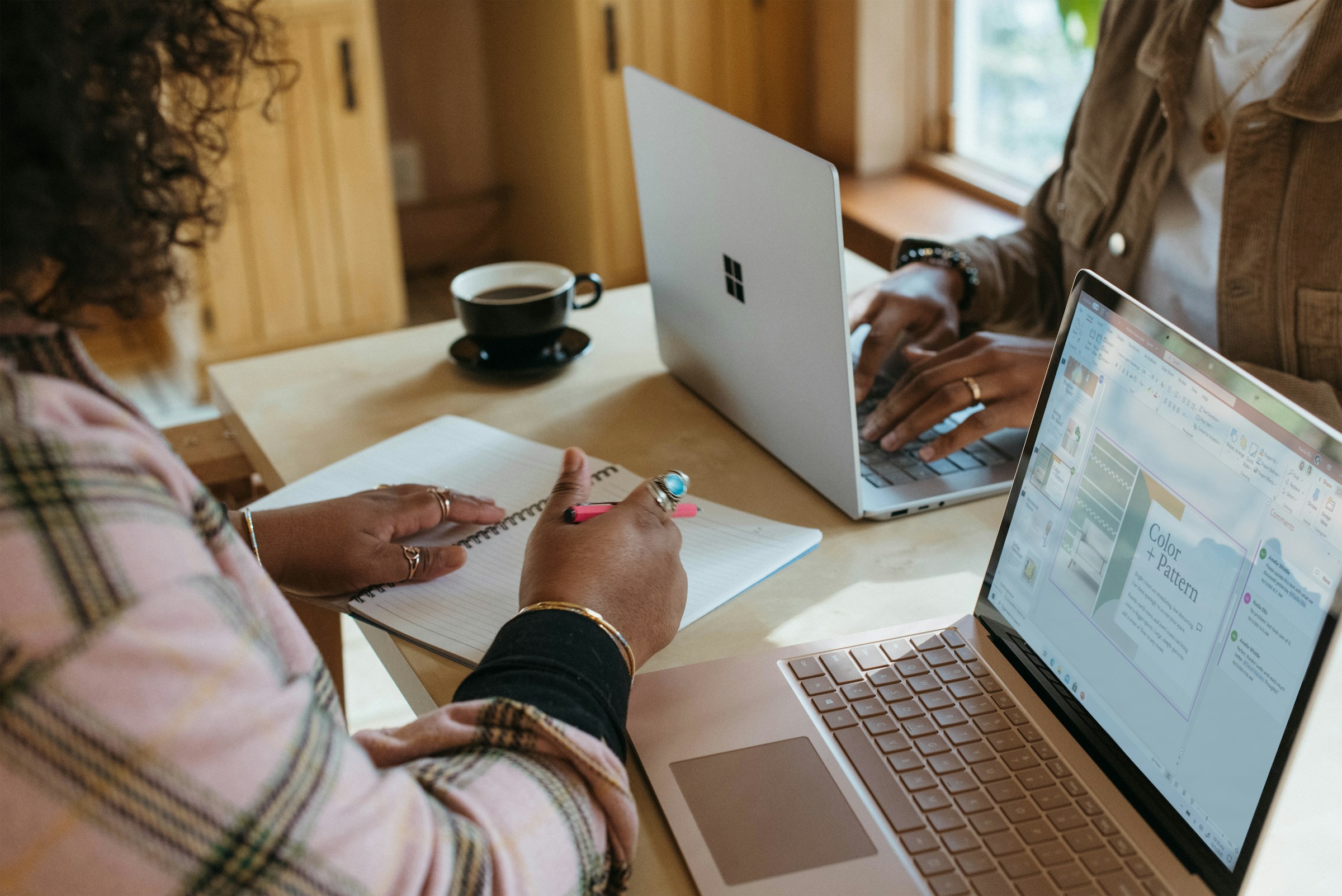 woman writing with a pen - Best Content for LinkedIn