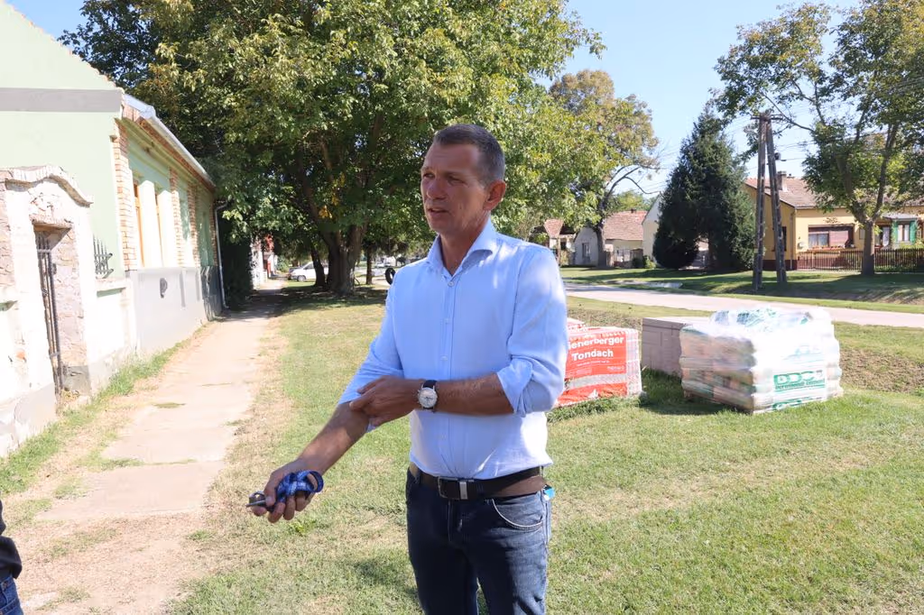 Németh Tamás a Színész szálló építkezésén