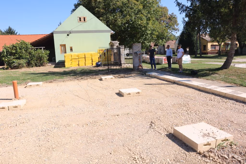 A Drávacsehi Forrás Apartmanház építkezésén